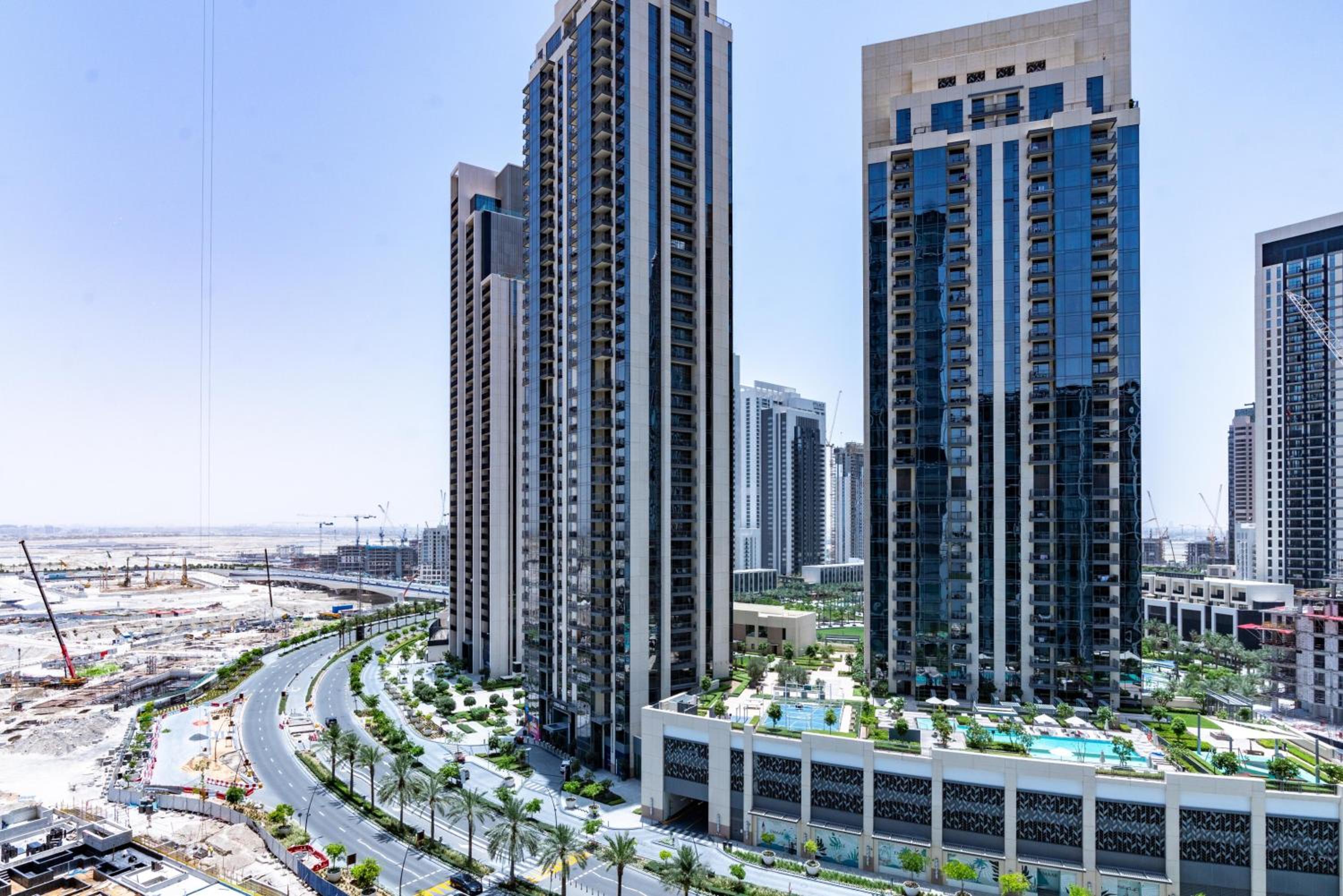 GLOBALSTAY Creek Edge Tower Elegant Apartments