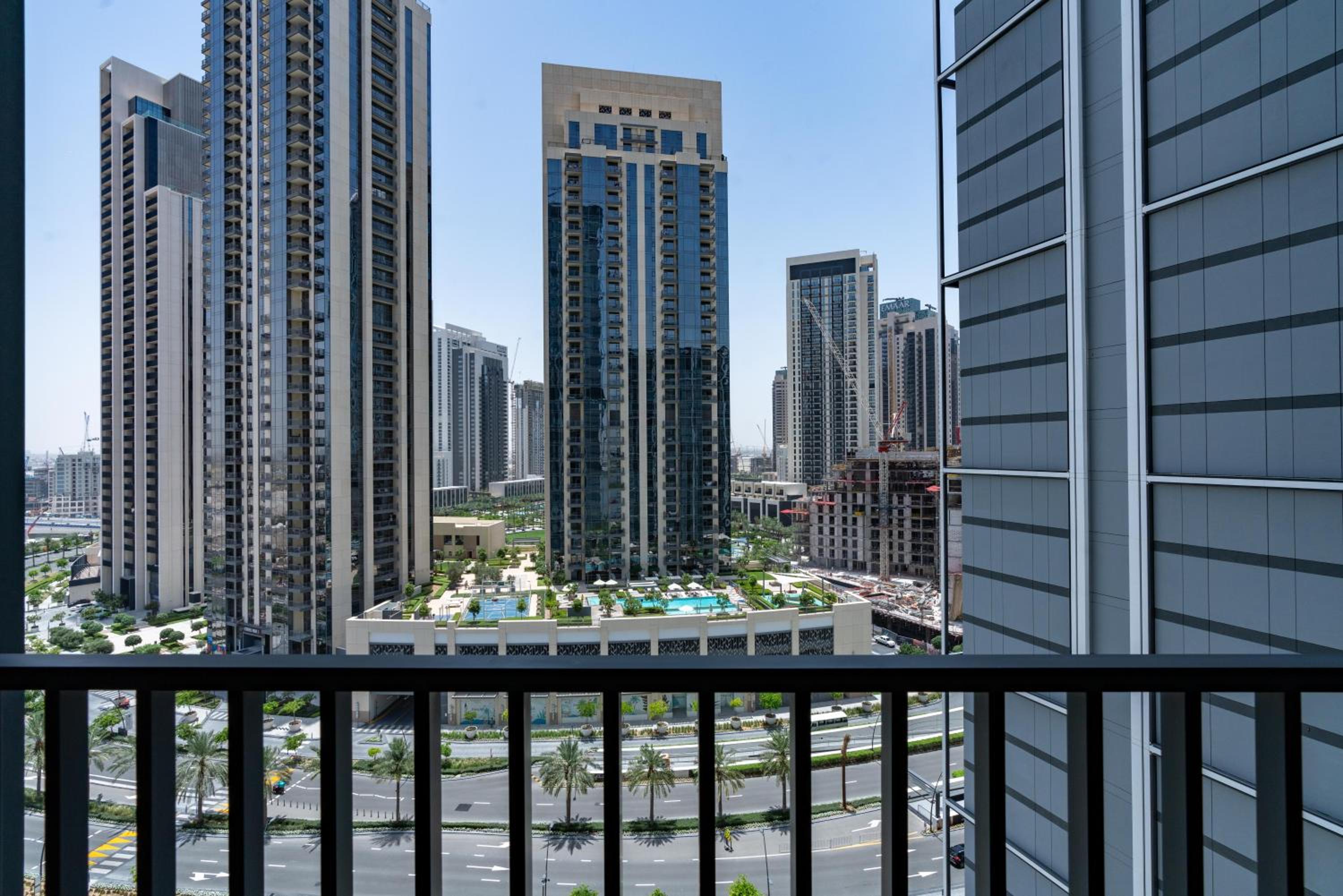 GLOBALSTAY Creek Edge Tower Elegant Apartments
