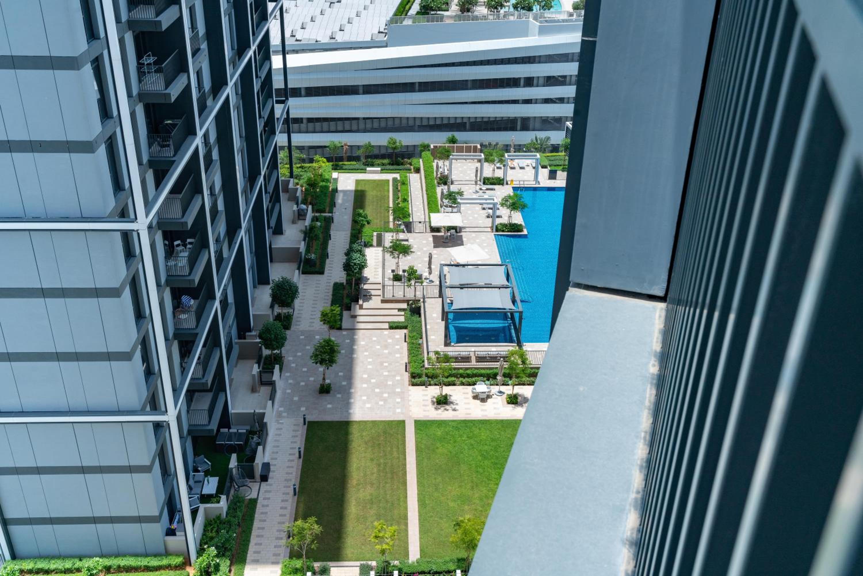 GLOBALSTAY Creek Edge Tower Elegant Apartments