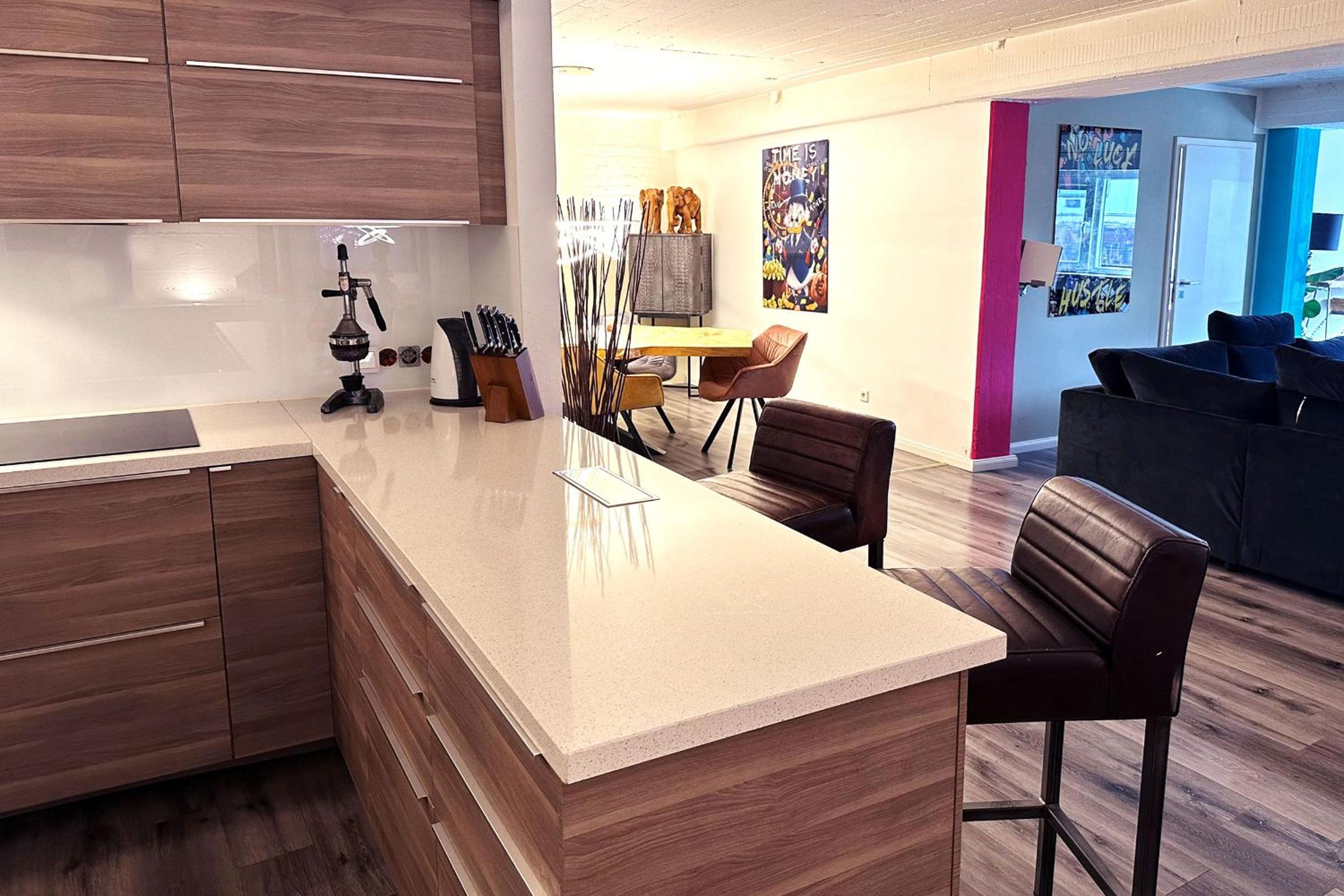 Exklusives Hafen-Appartement mit Whirlpool, mit Wasserblick, City-Nah & eigenem Parkplatz