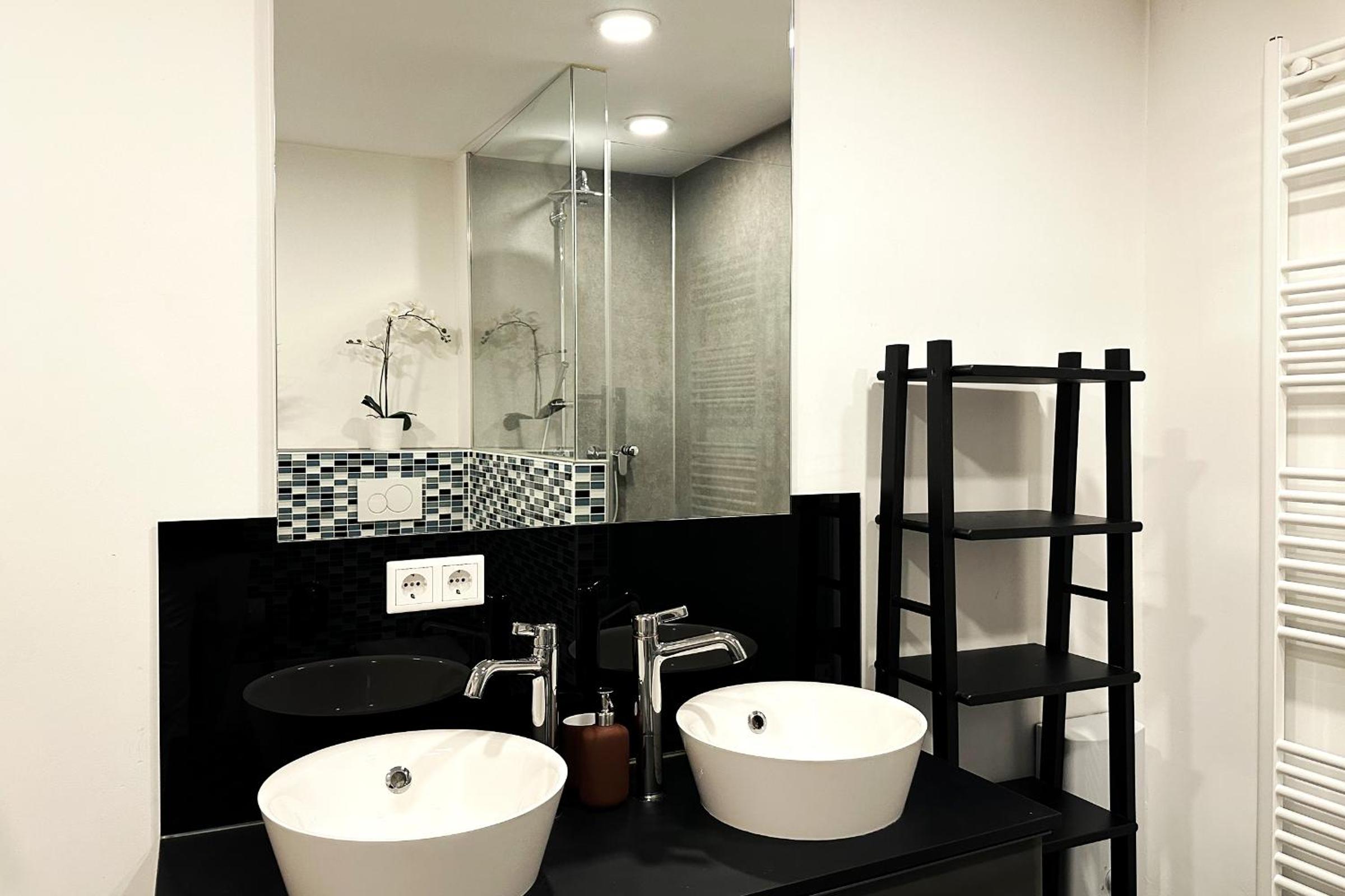 Exklusives Hafen-Appartement mit Whirlpool, mit Wasserblick, City-Nah & eigenem Parkplatz