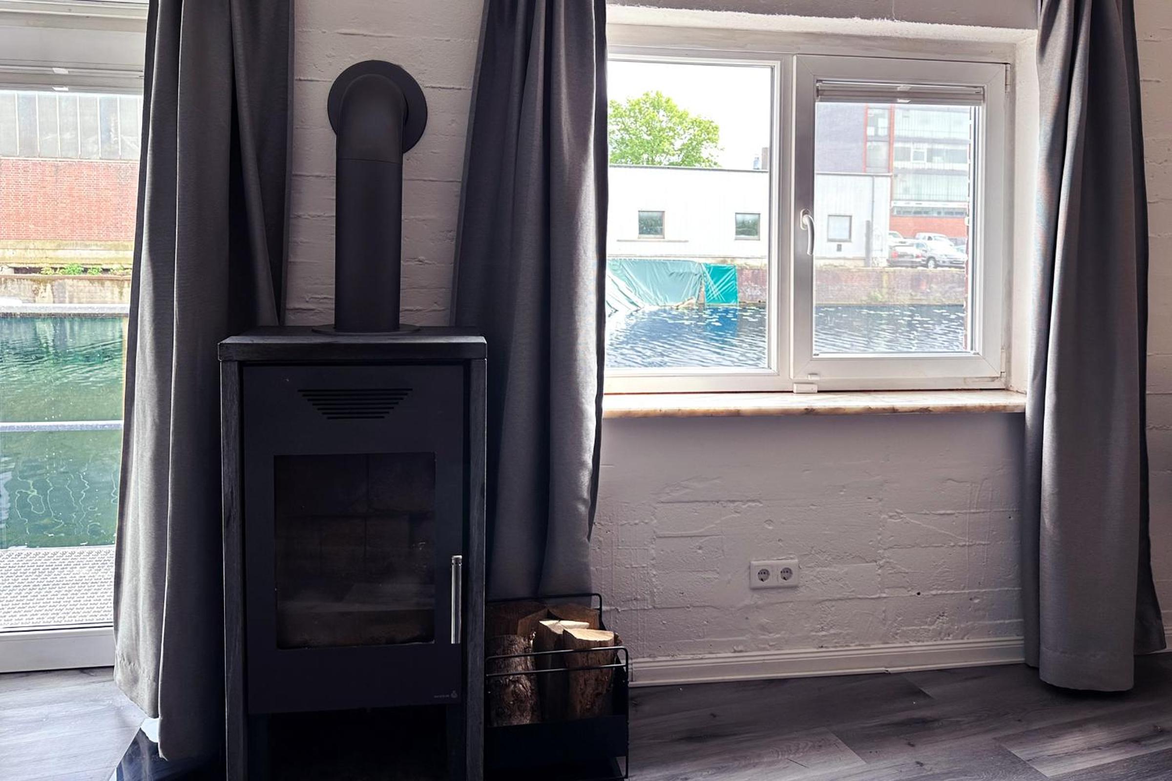 Exklusives Hafen-Appartement mit Whirlpool, mit Wasserblick, City-Nah & eigenem Parkplatz