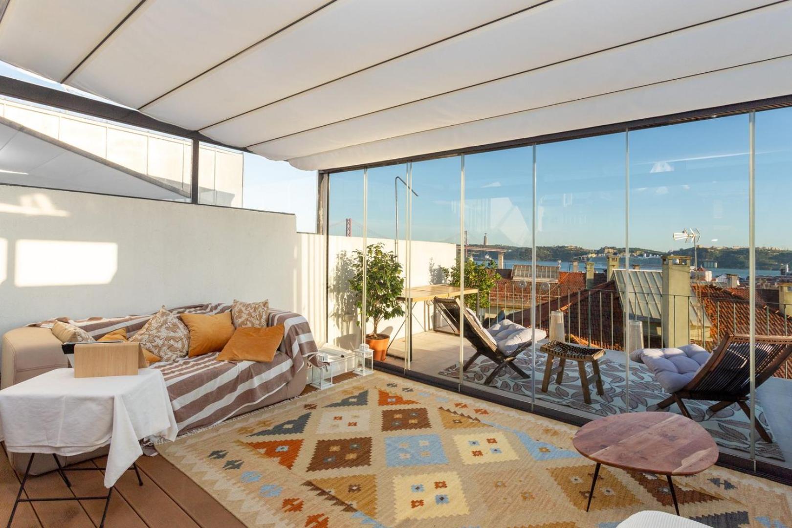 Luxurious Loft : Bridge-View Rooftop | By Airnest view 5