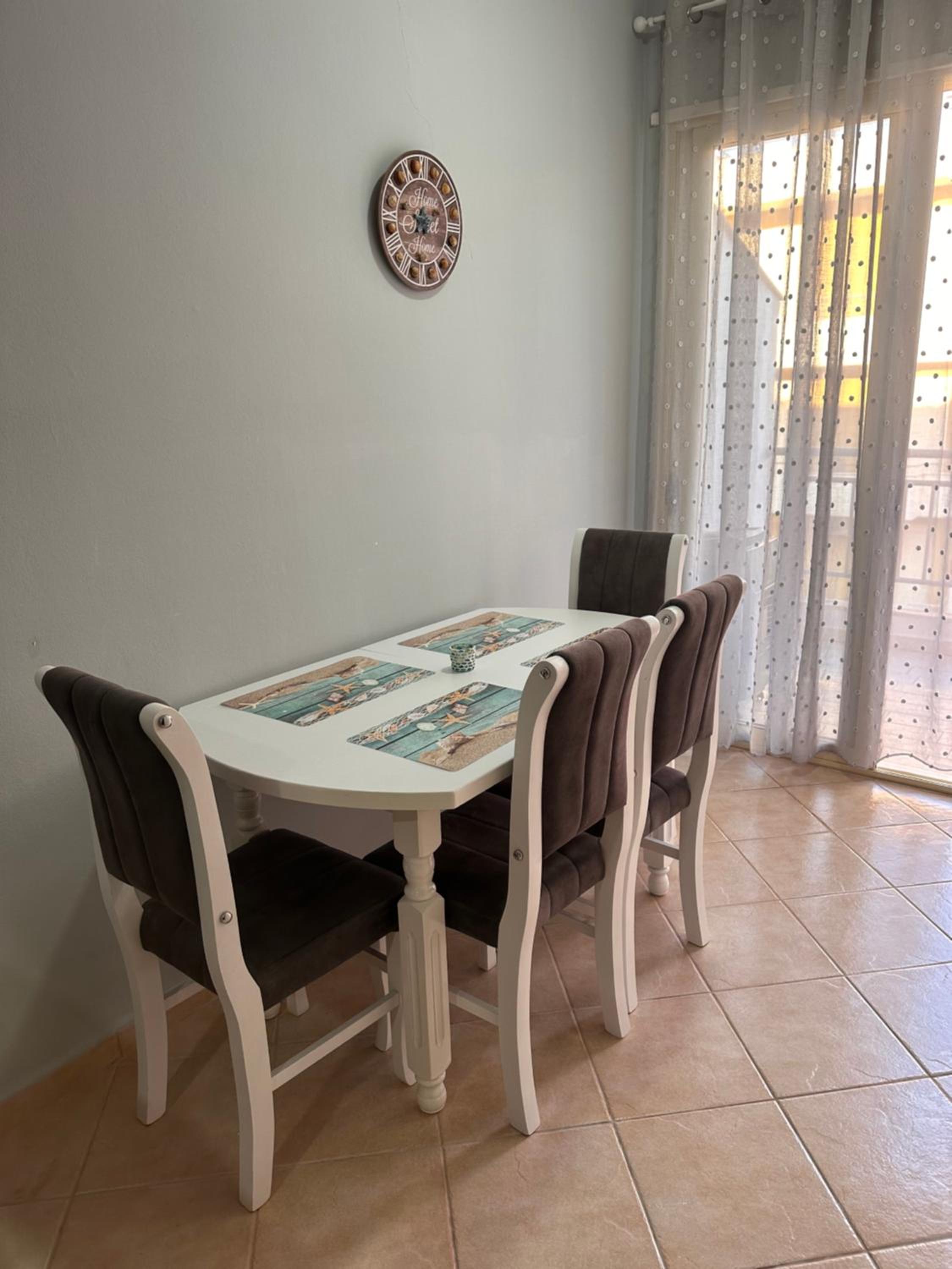 Adrian’s apartment photo 4