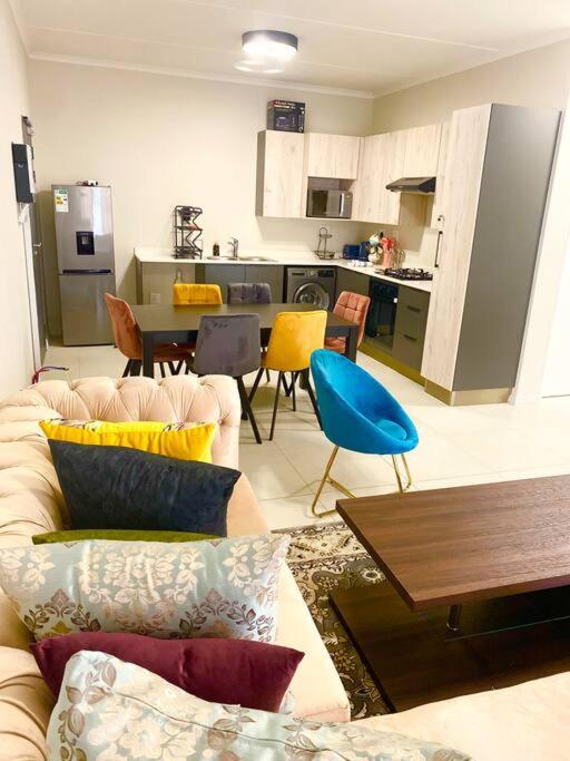 Modern stylish 1 bed-Carlswald view 4