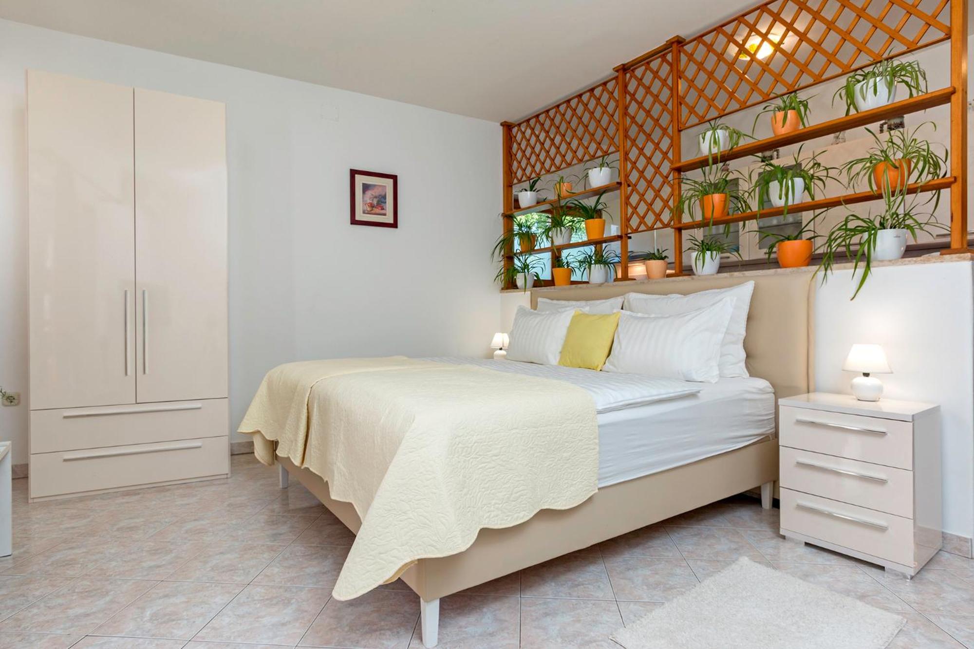 Studio Apartment Oliva view 3