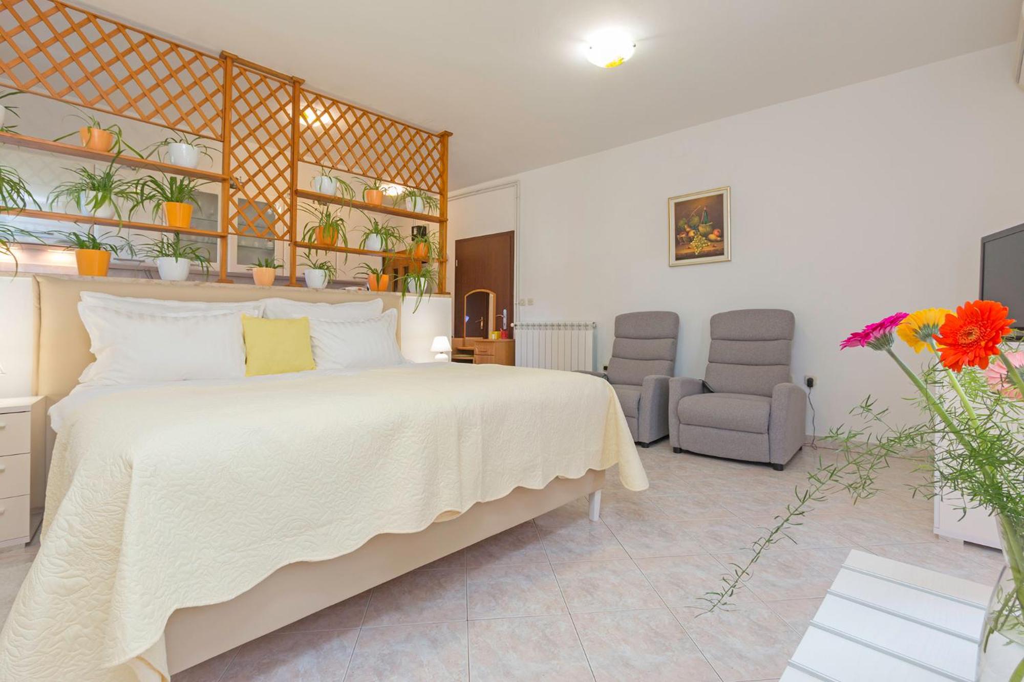 Studio Apartment Oliva view 5