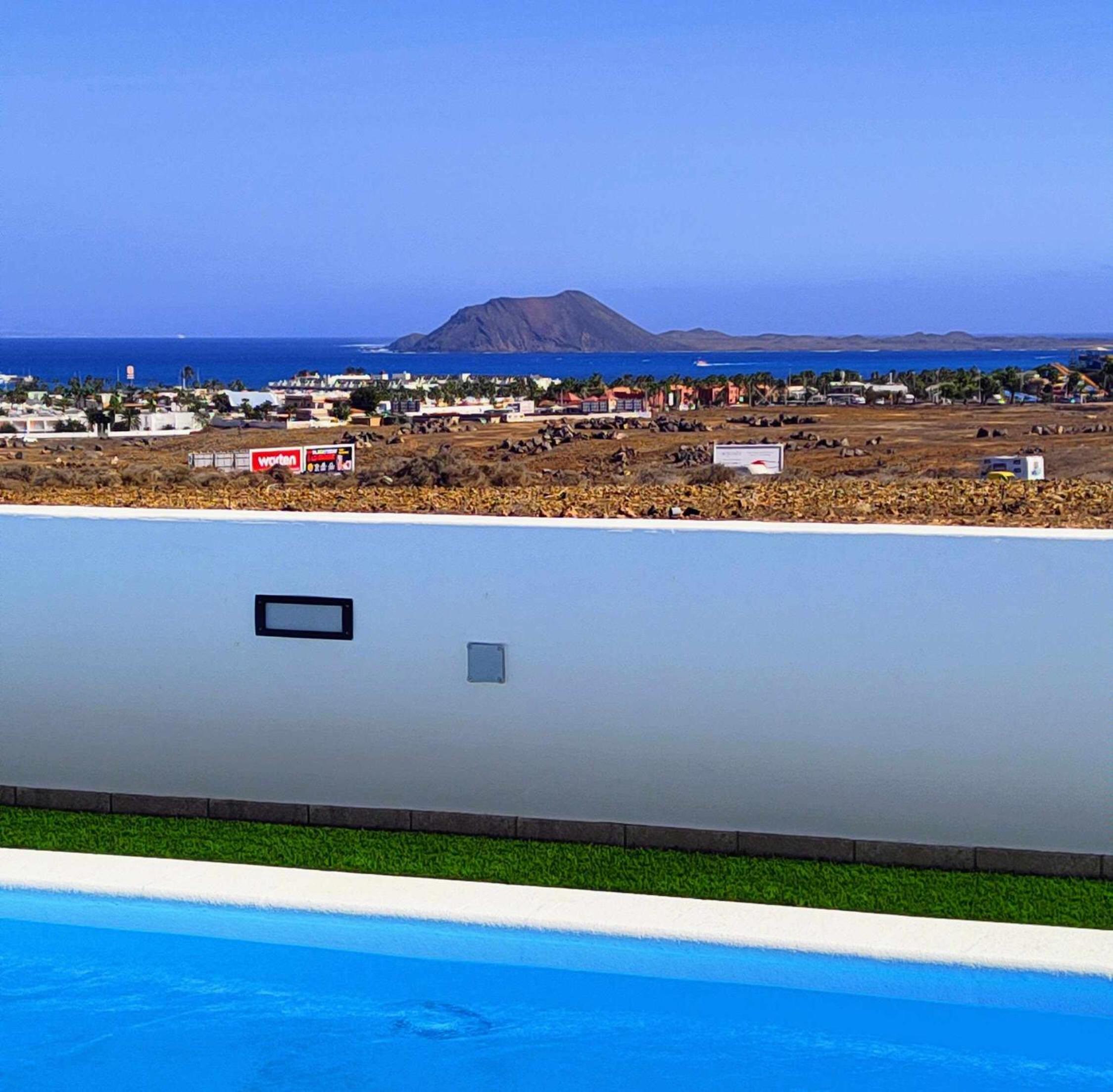 SUNSHINE Saltwater heated pool