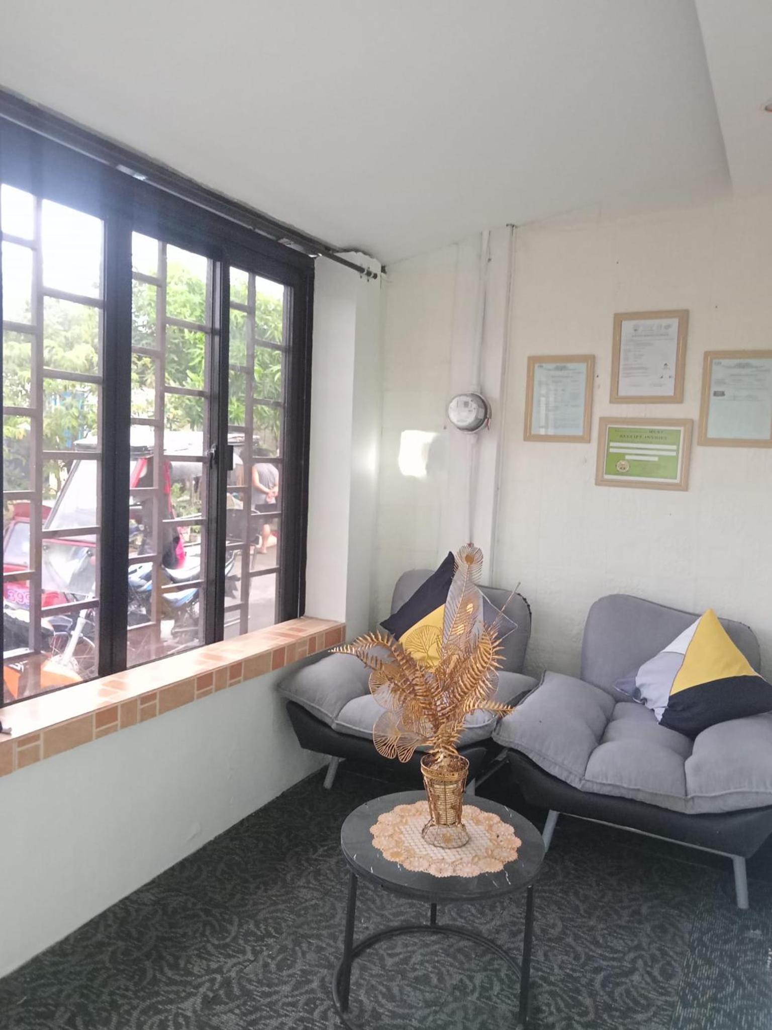 TMD COMFORTABLE TRANSIENT HOUSE IN STO.TOMAS BATANGAS (UNIT 1) view 4