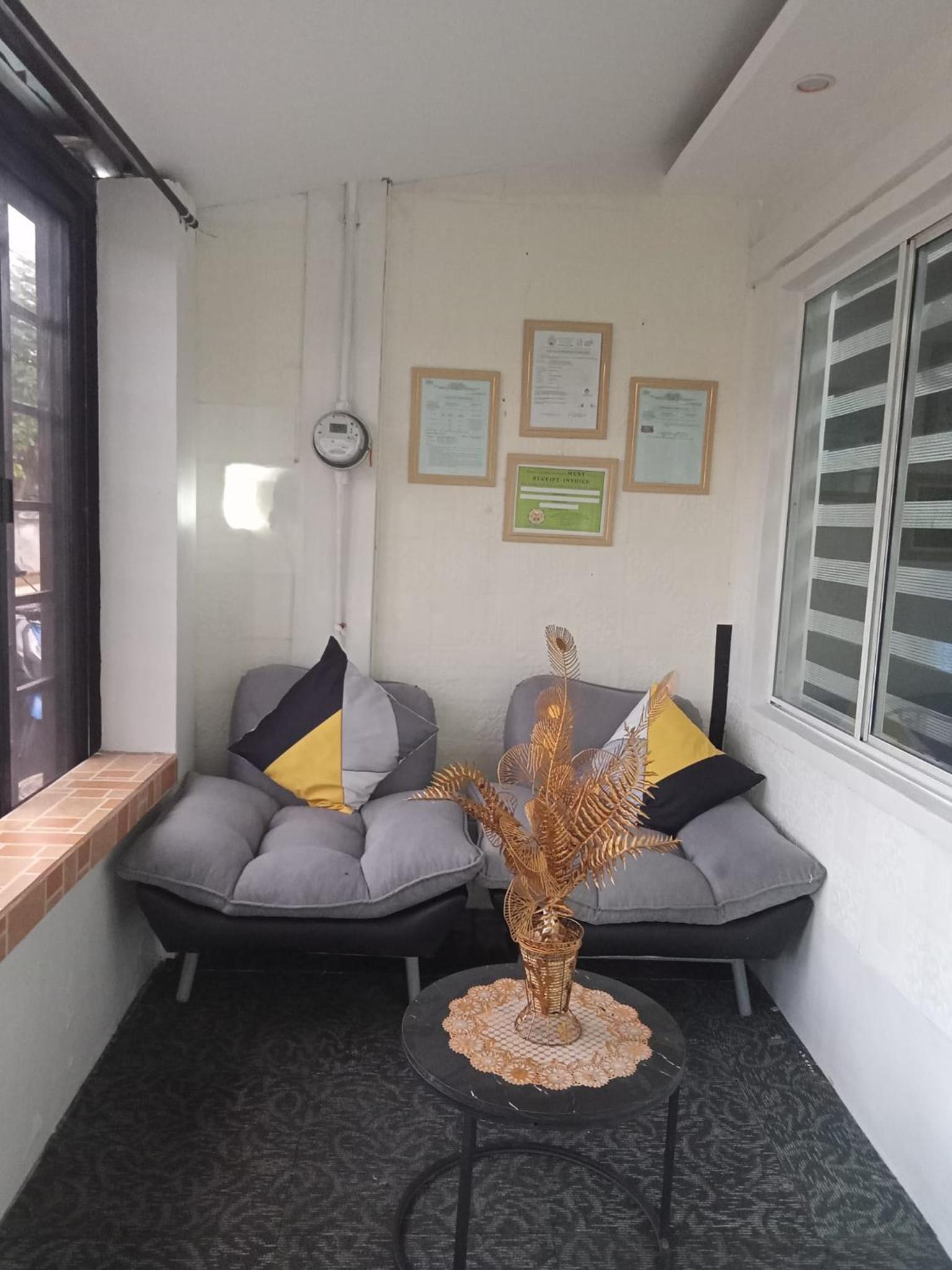 TMD COMFORTABLE TRANSIENT HOUSE IN STO.TOMAS BATANGAS (UNIT 1) view 5