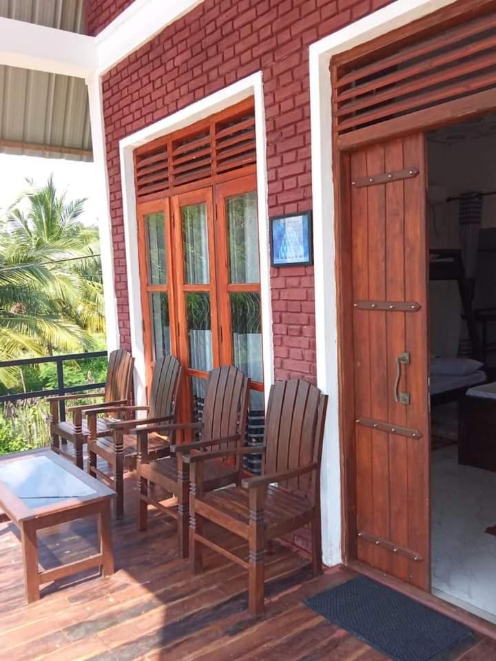 Coral Waves Inn Pasikuda