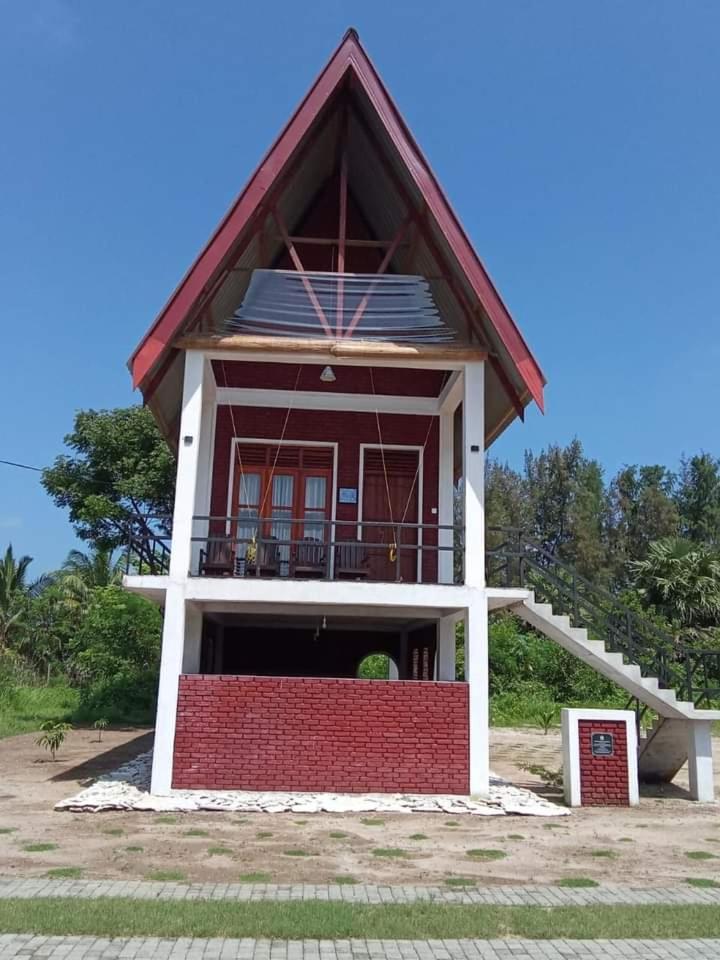 Coral Waves Inn Pasikuda