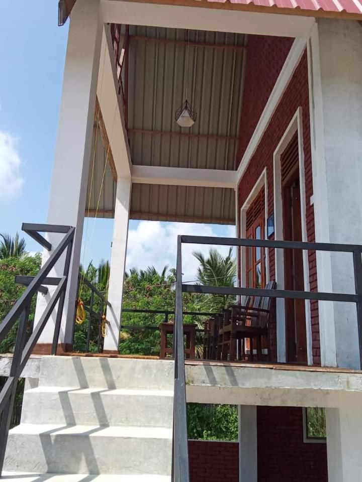 Coral Waves Inn Pasikuda