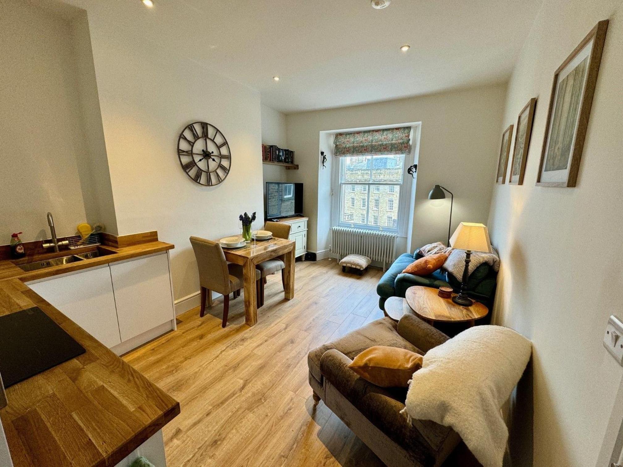 Nineteen The George by Together Travel - Stylish 1-Bedroom Apartment view 2