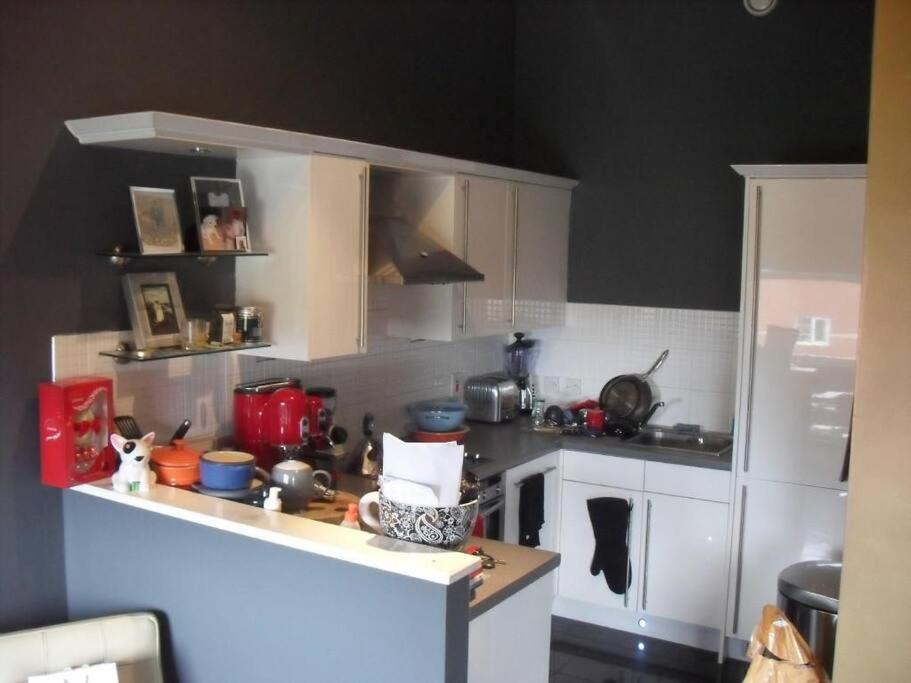 OnSiteStays Modern and Stylish 2BR Apartment in West Midlands view 3