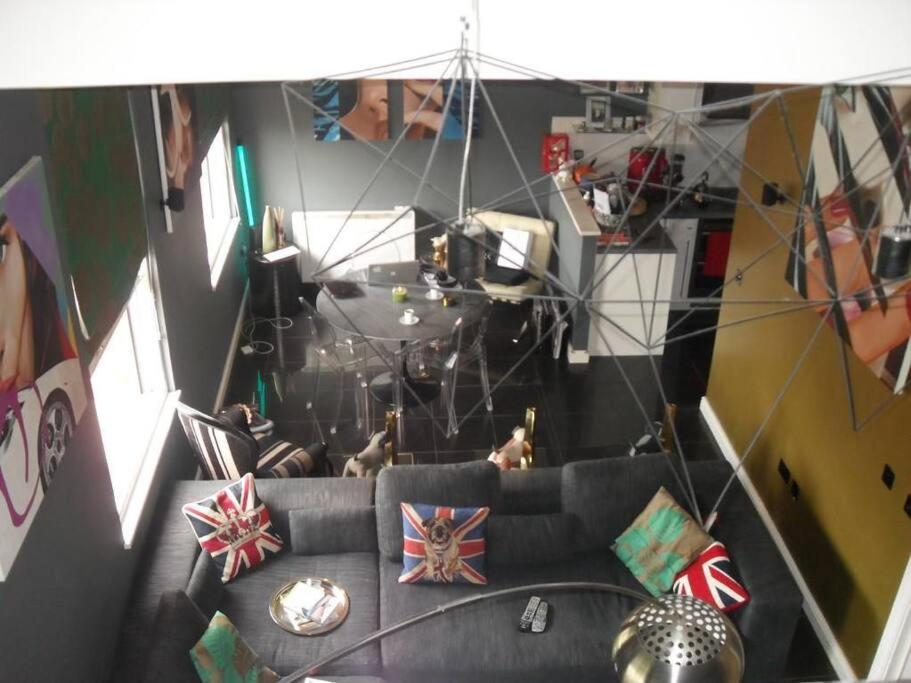 OnSiteStays Modern and Stylish 2BR Apartment in West Midlands view 4