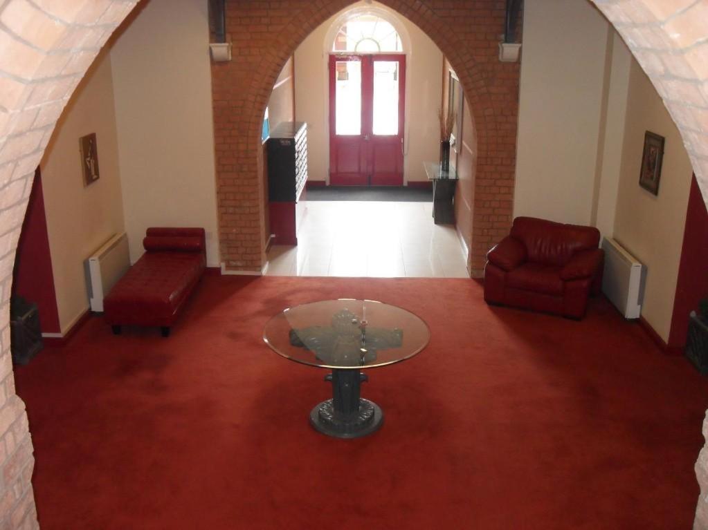 OnSiteStays Modern and Stylish 2BR Apartment in West Midlands view 5