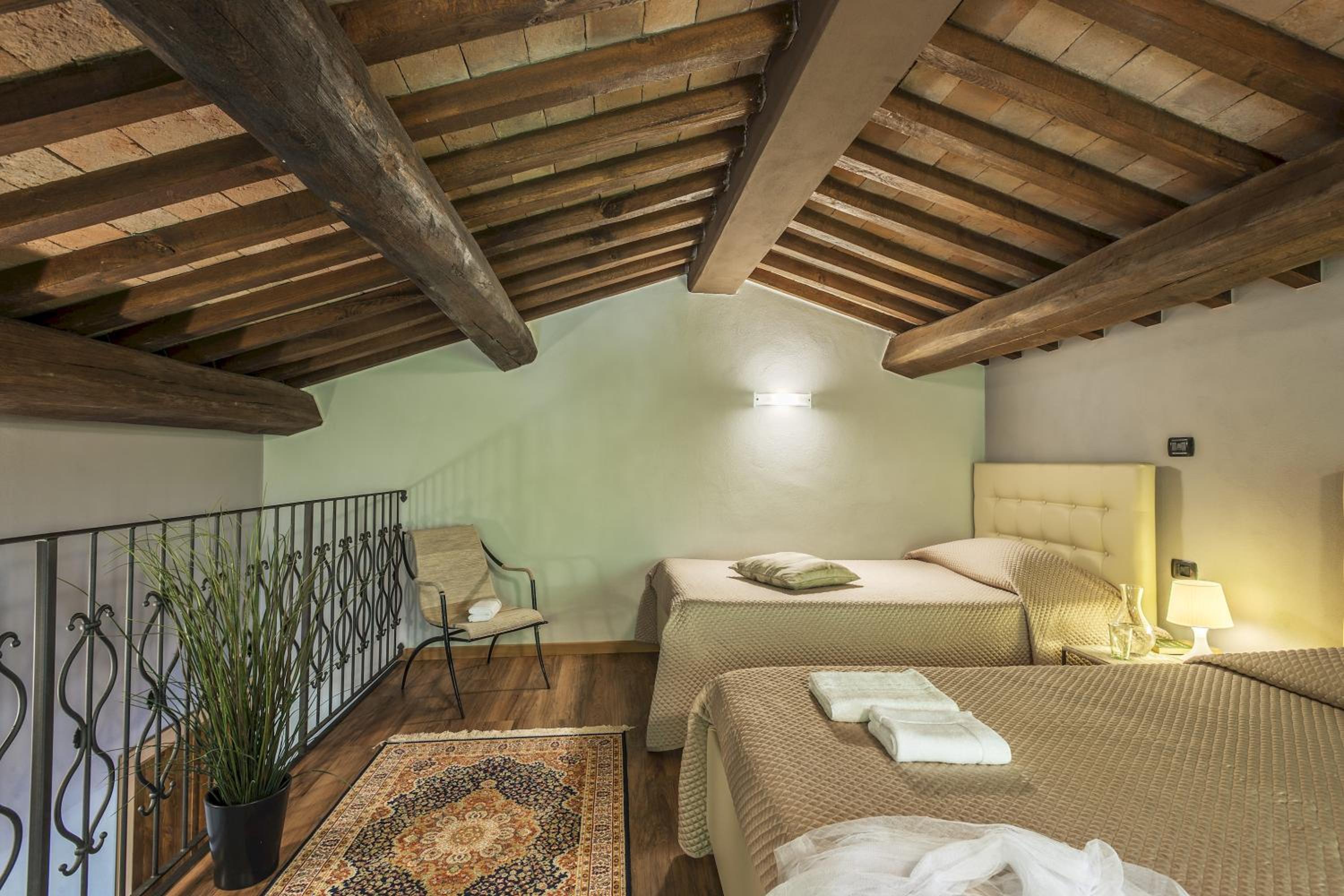 CASALE DEGLI ULIVI 10&2, Emma Villas view 5