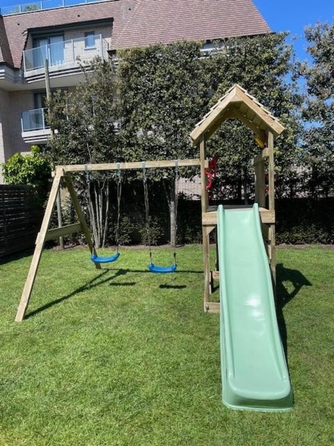 Familievilla bij strand met privé tuin & parking