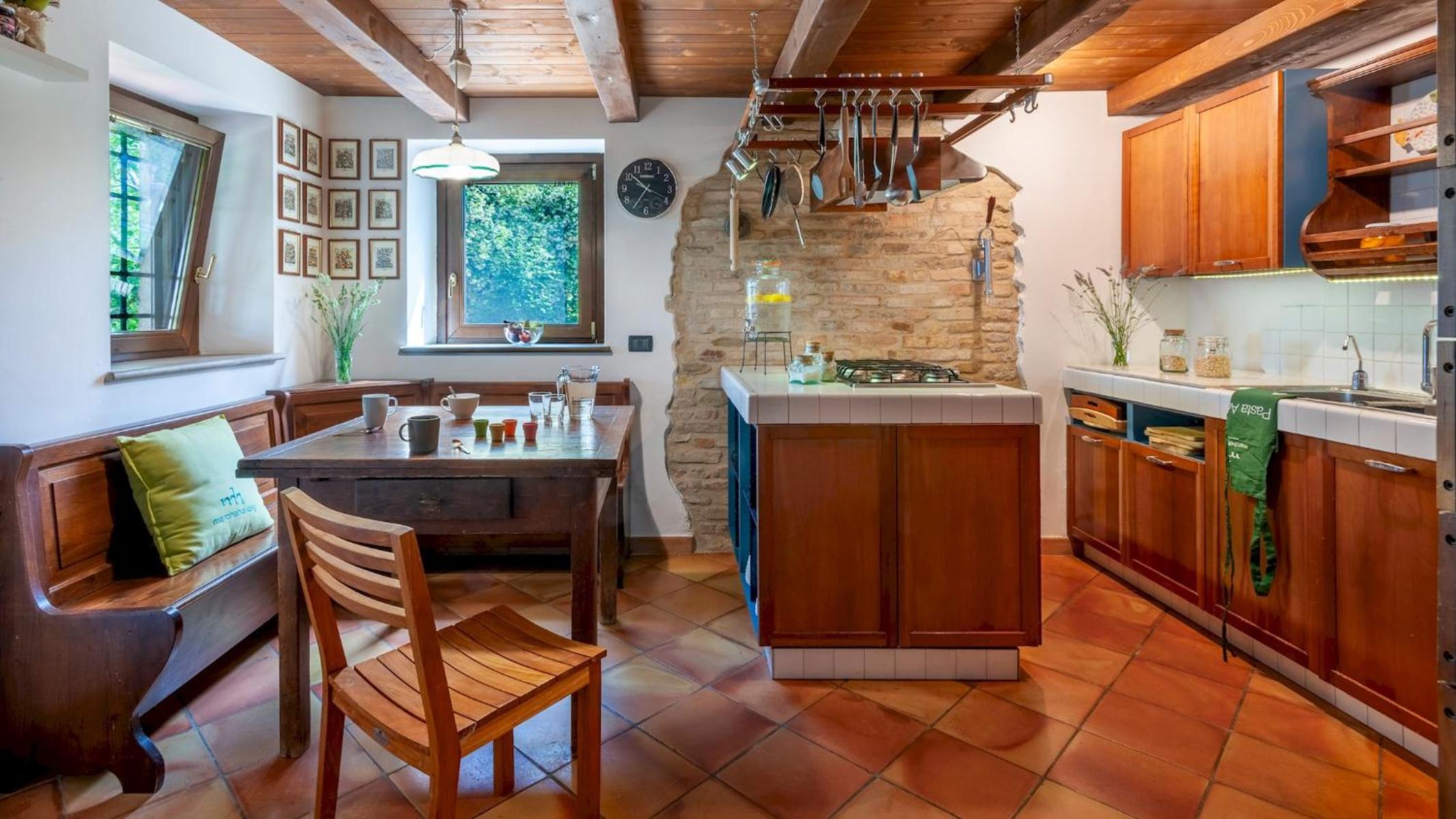 CASALE BELVEDERE 9, Emma Villas view 2