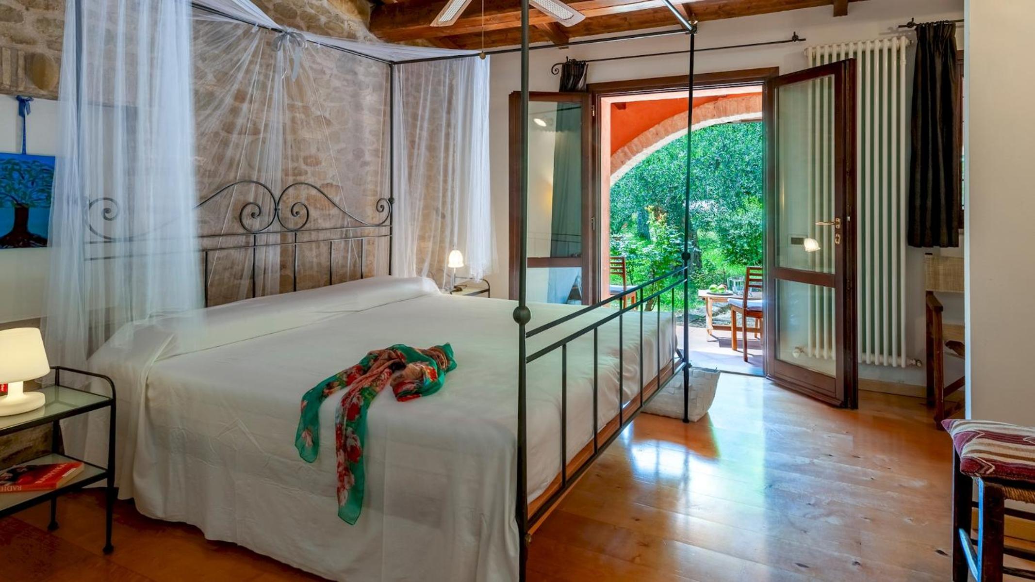CASALE BELVEDERE 9, Emma Villas view 4