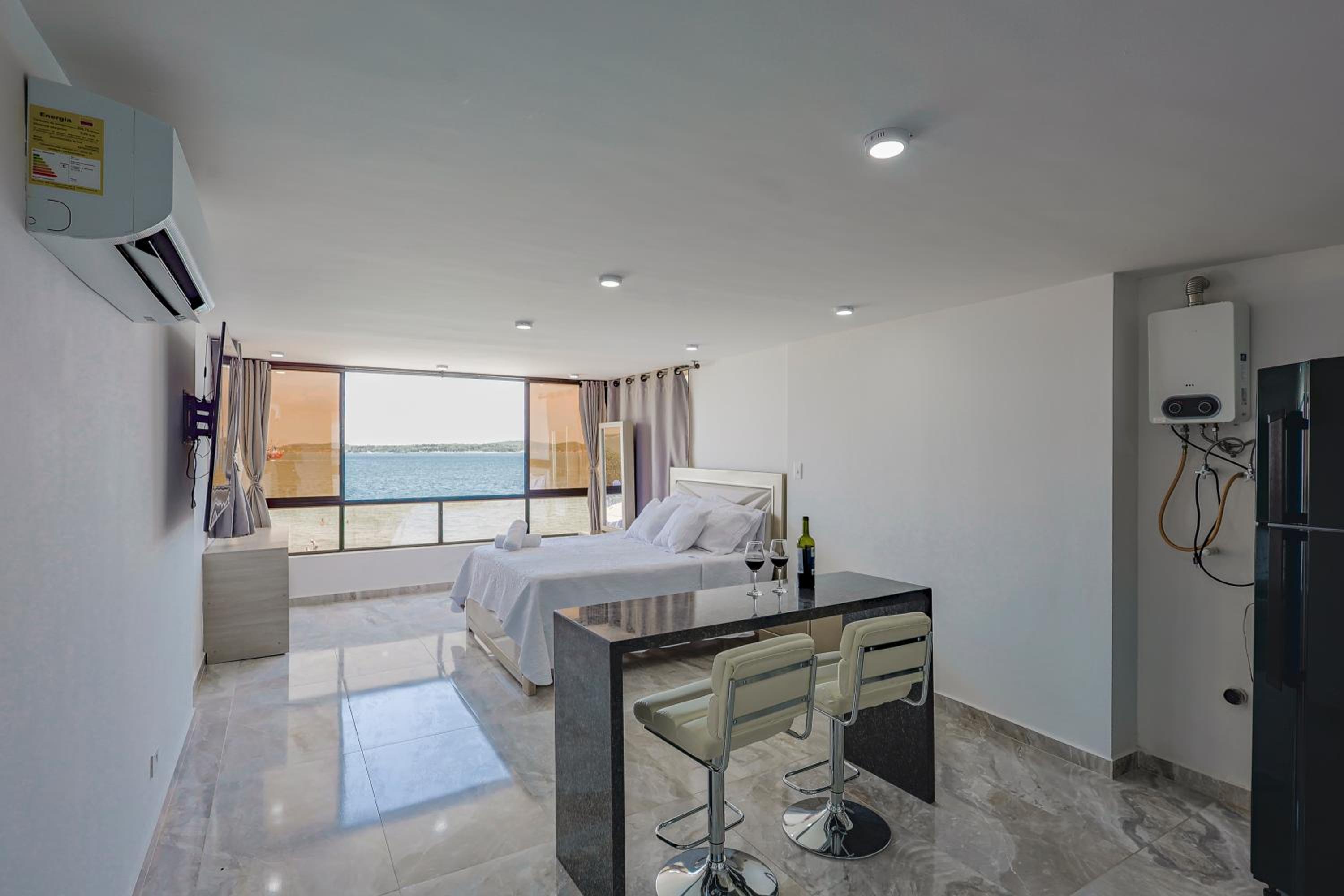 Lujoso apartamento con vista al mar