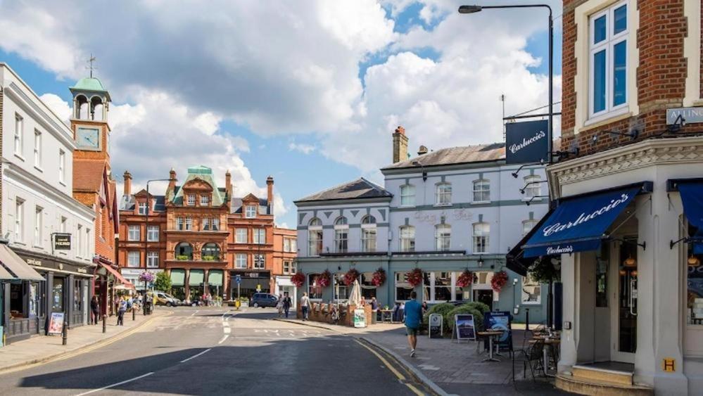 BEAUTIFUL Apartment In Central Wimbledon, 2 min walk to Wimbledon Station