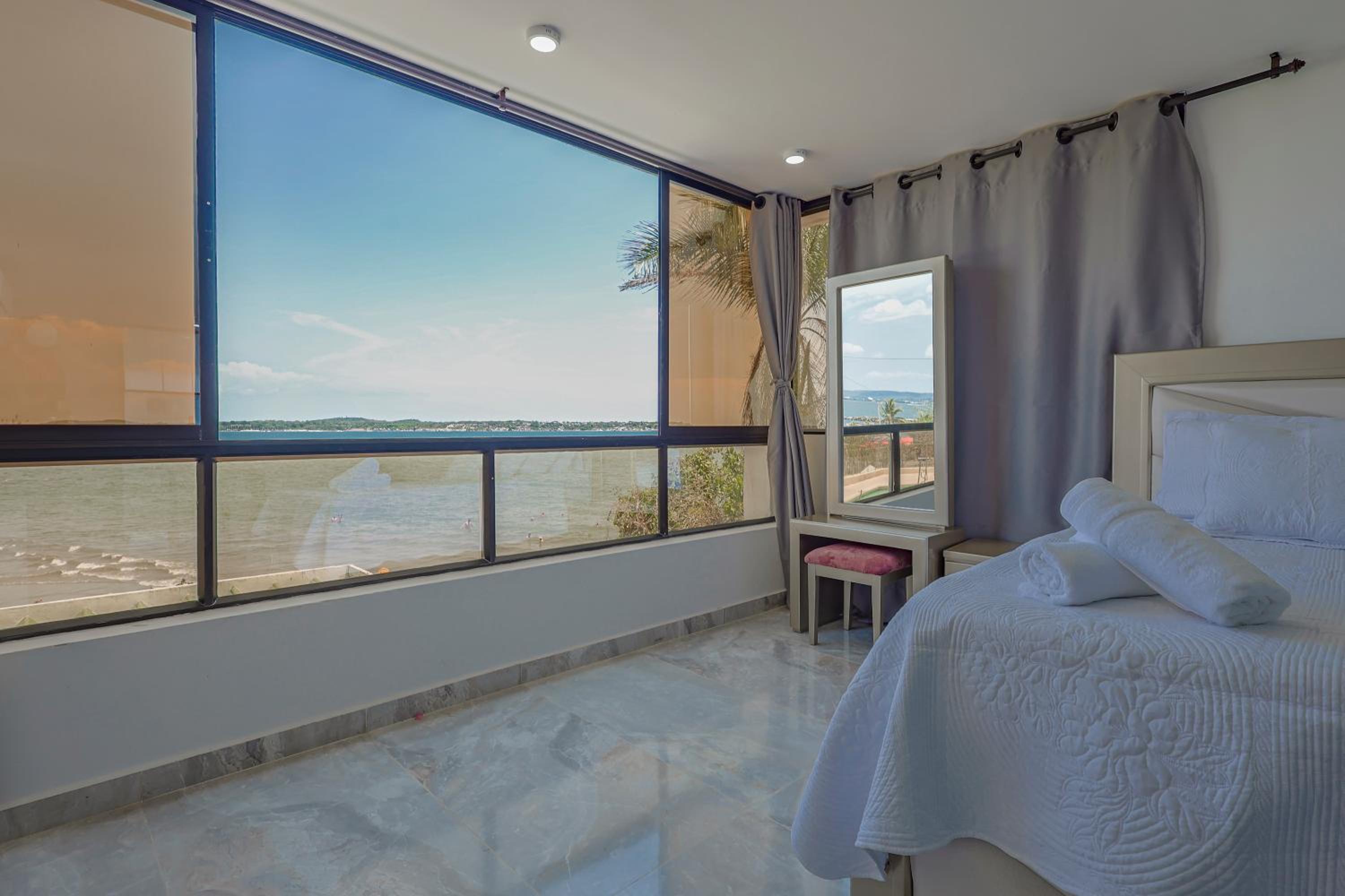 Lujoso apartamento con vista al mar