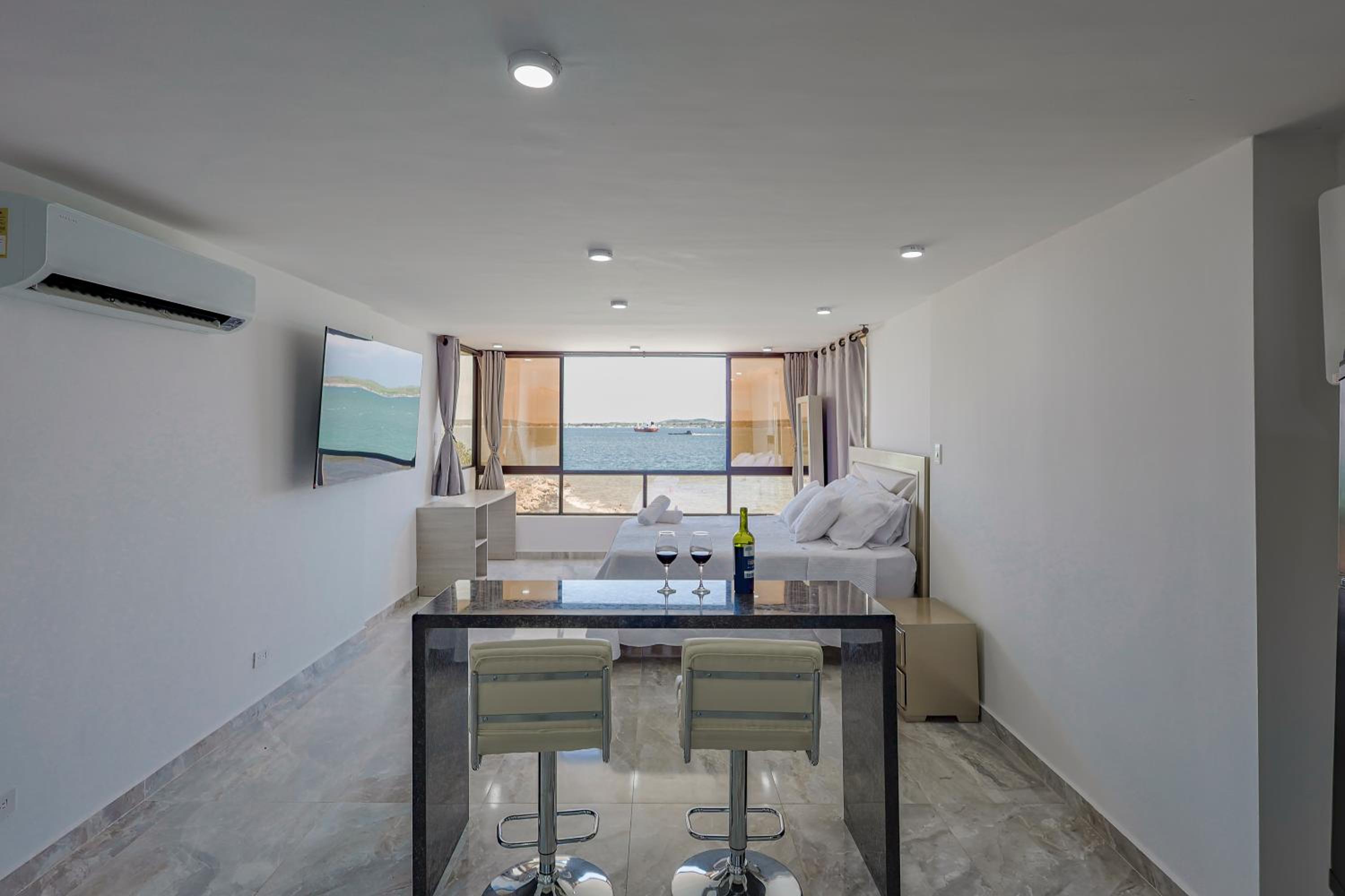 Lujoso apartamento con vista al mar