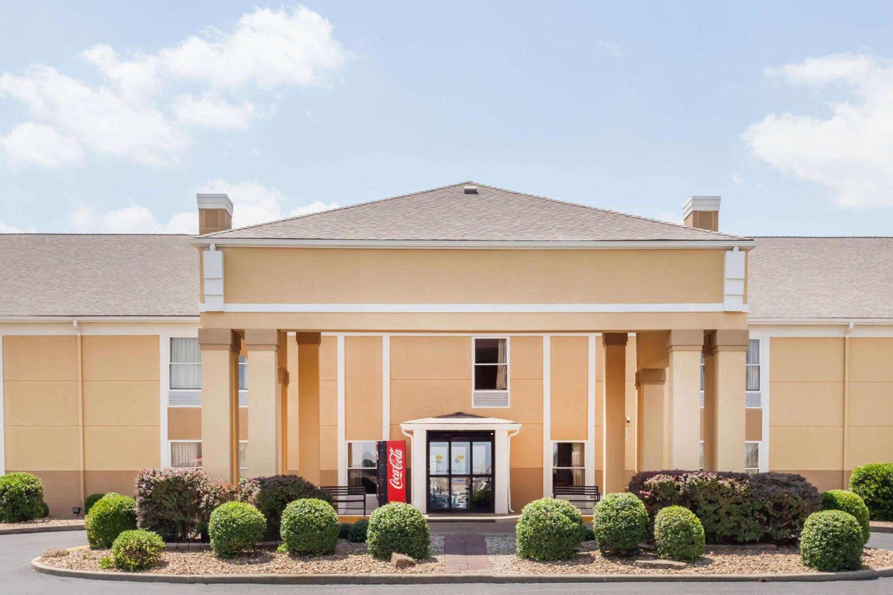 Super 8 by Wyndham Evansville North view 2