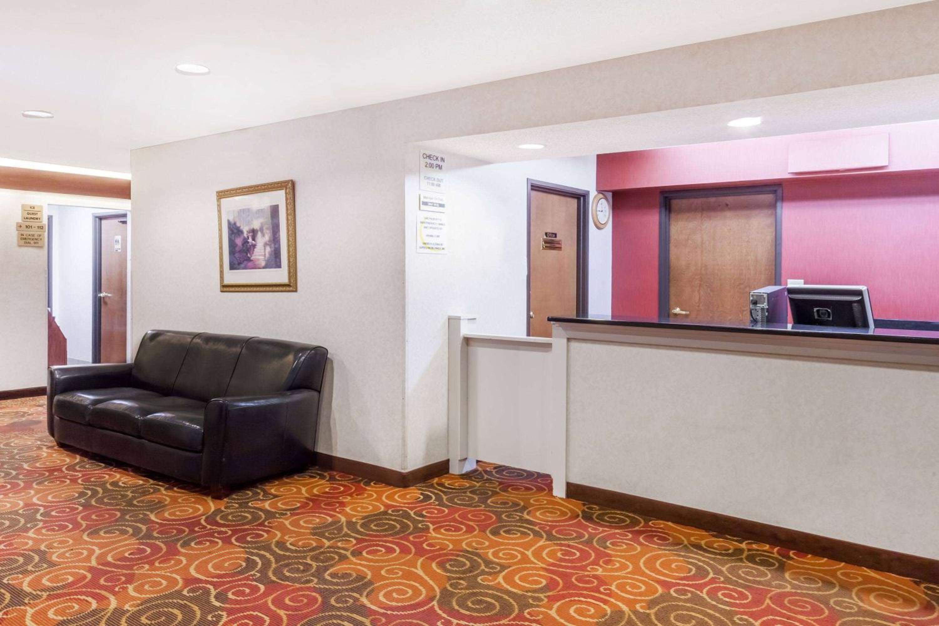 Super 8 by Wyndham Evansville North view 3