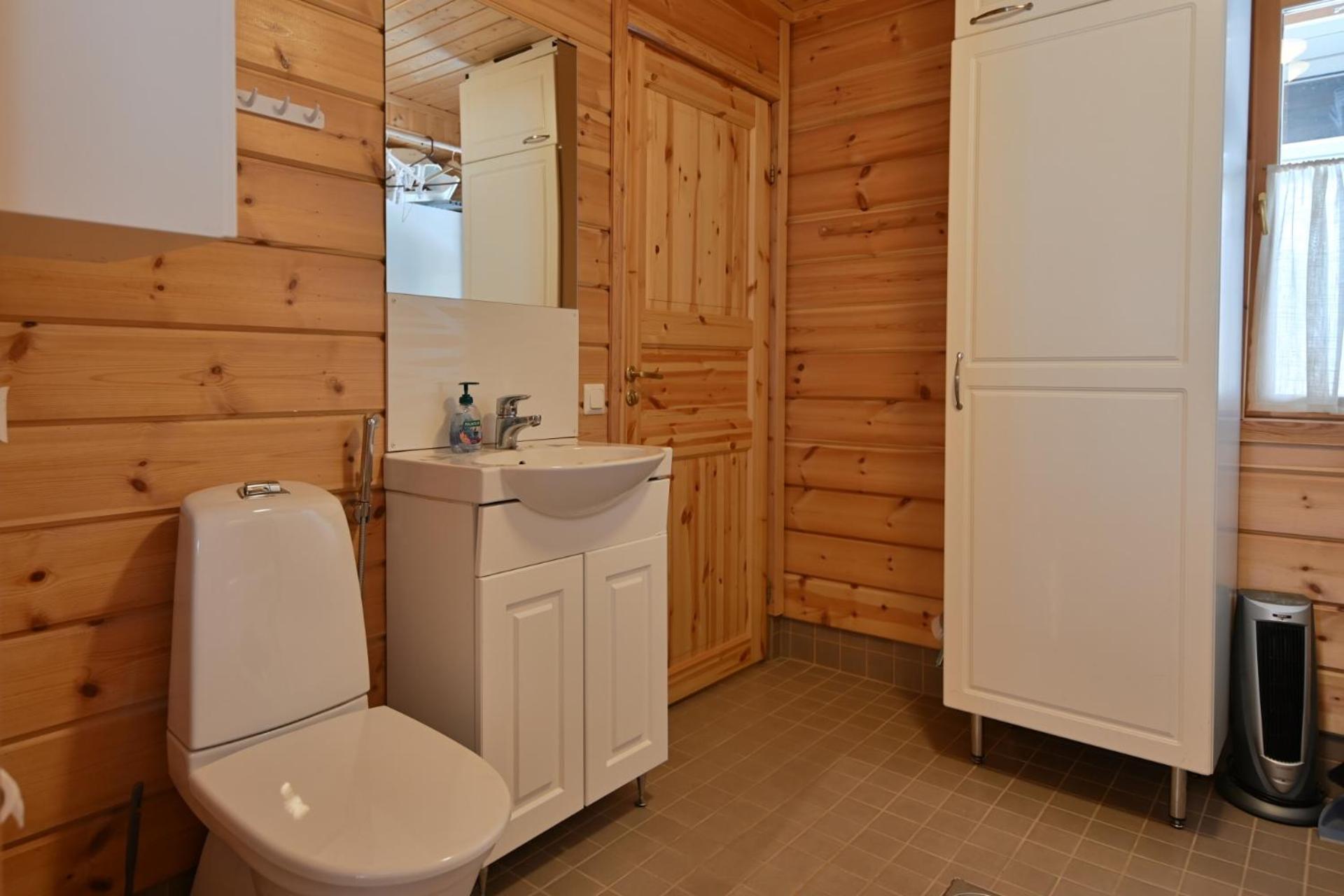 Holiday Cabin Aurora River inc Wilderness Sauna