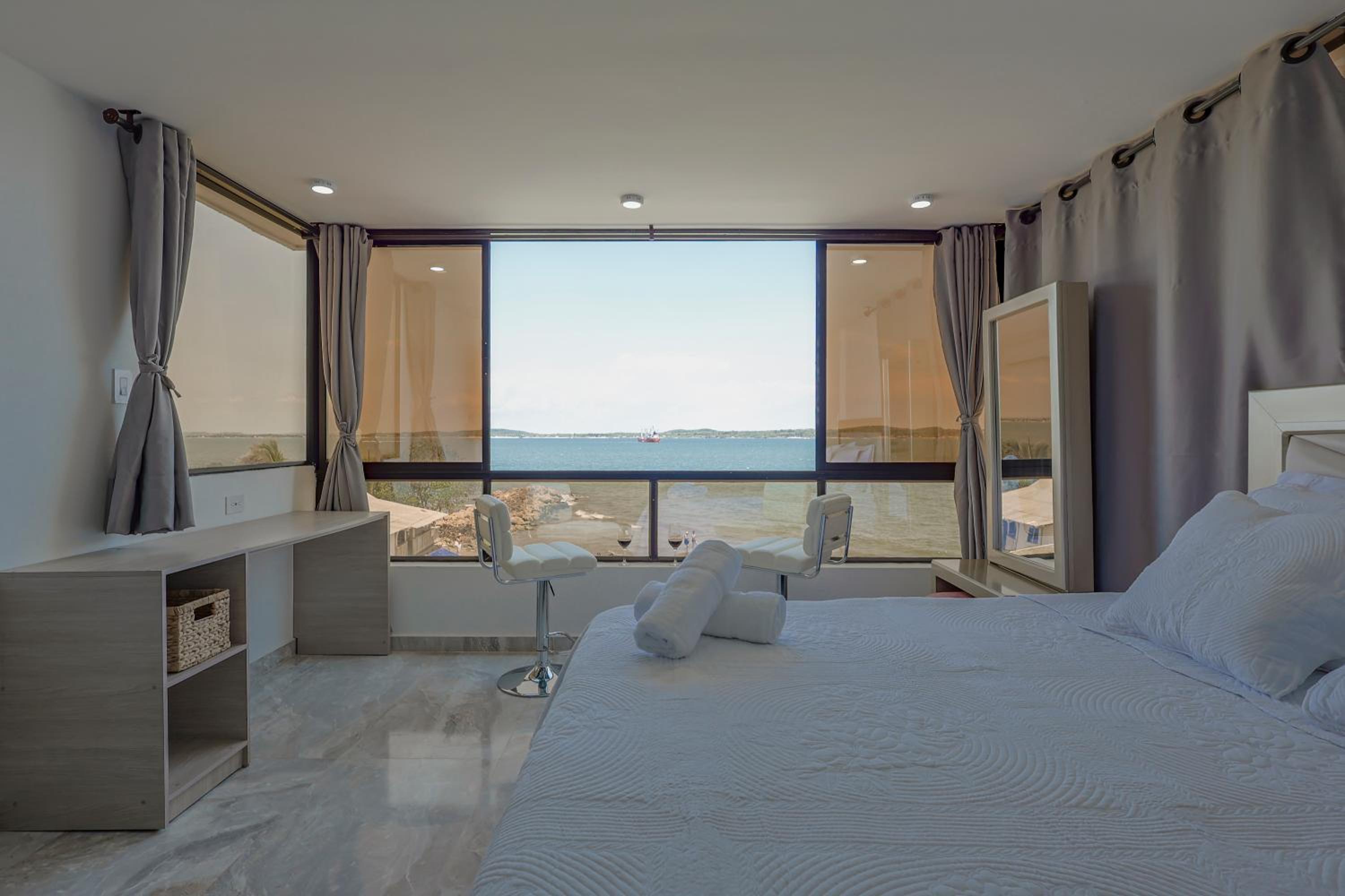 Lujoso apartamento con vista al mar