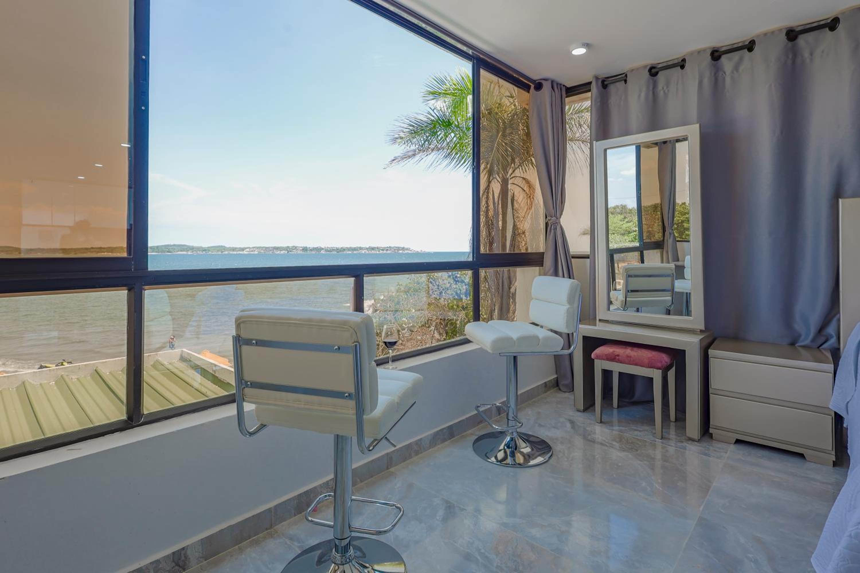 Lujoso apartamento con vista al mar