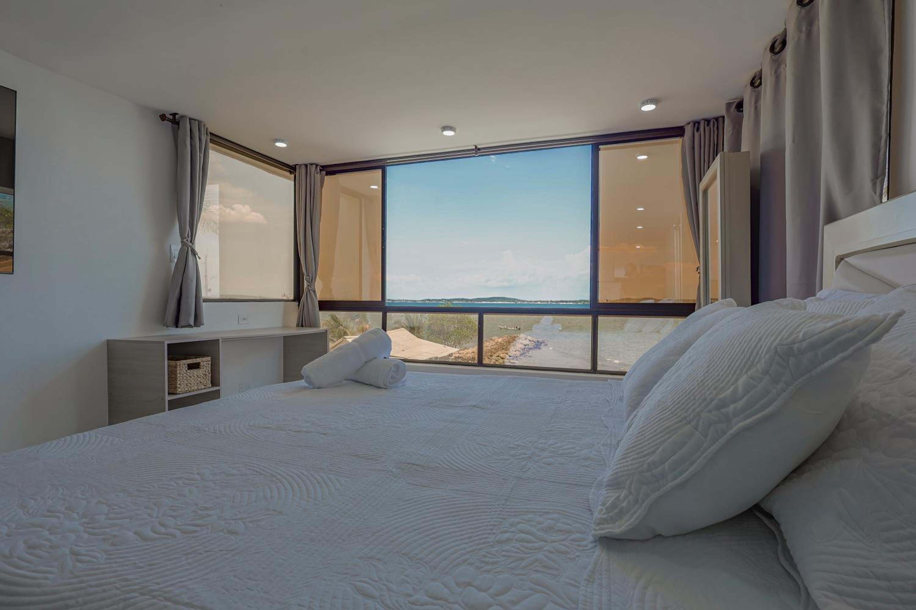 Lujoso apartamento con vista al mar
