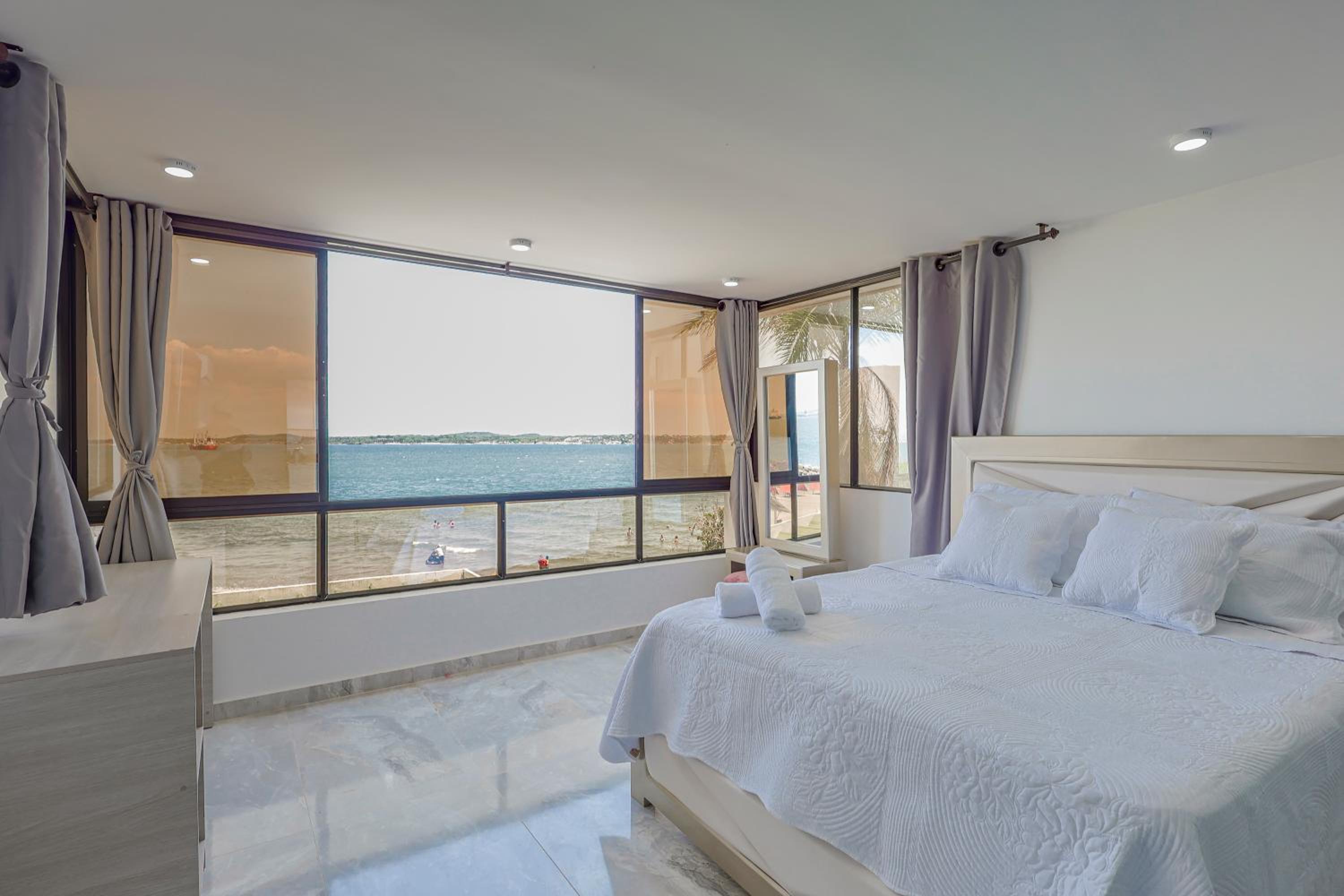Lujoso apartamento con vista al mar
