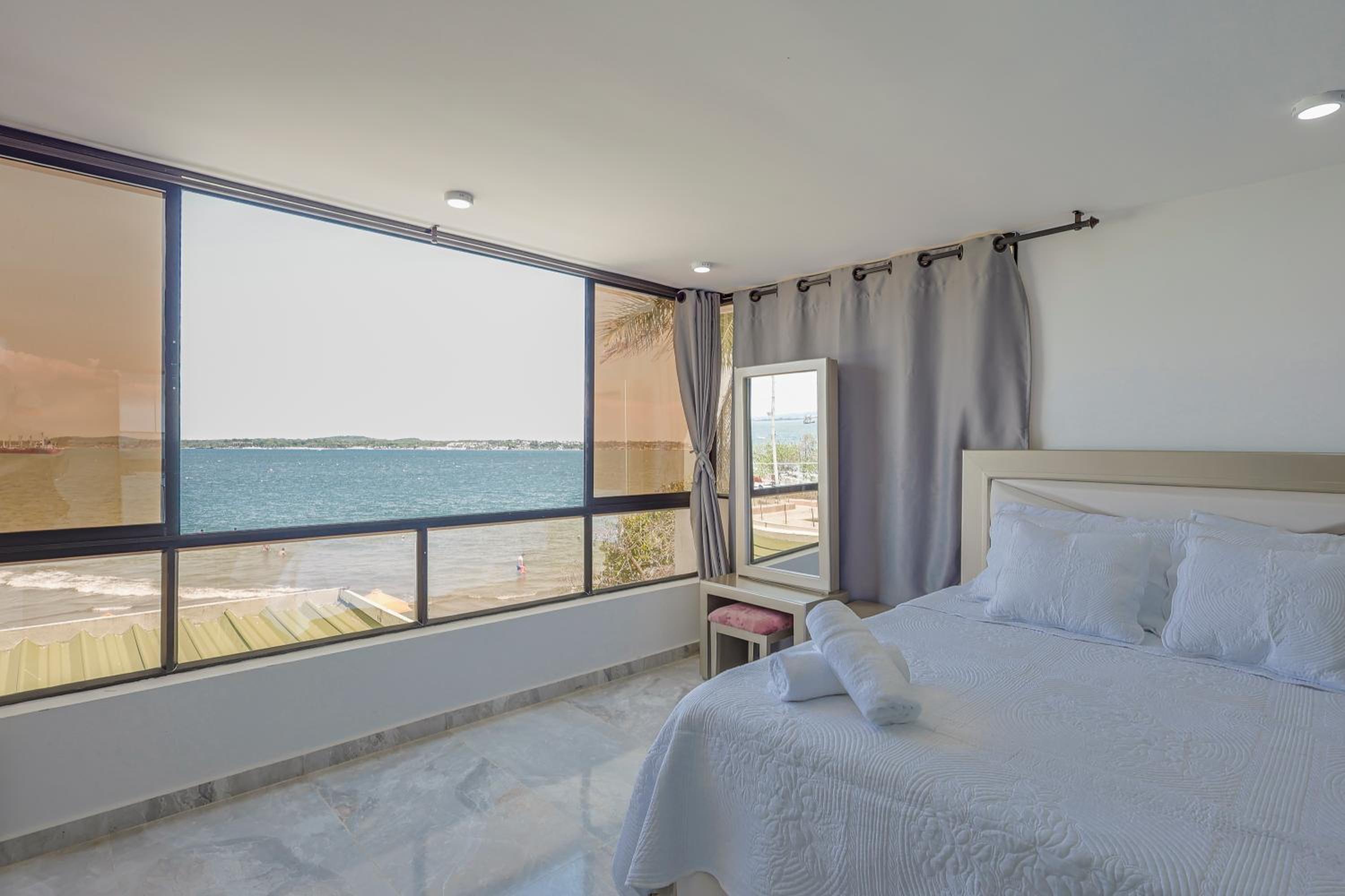 Lujoso apartamento con vista al mar