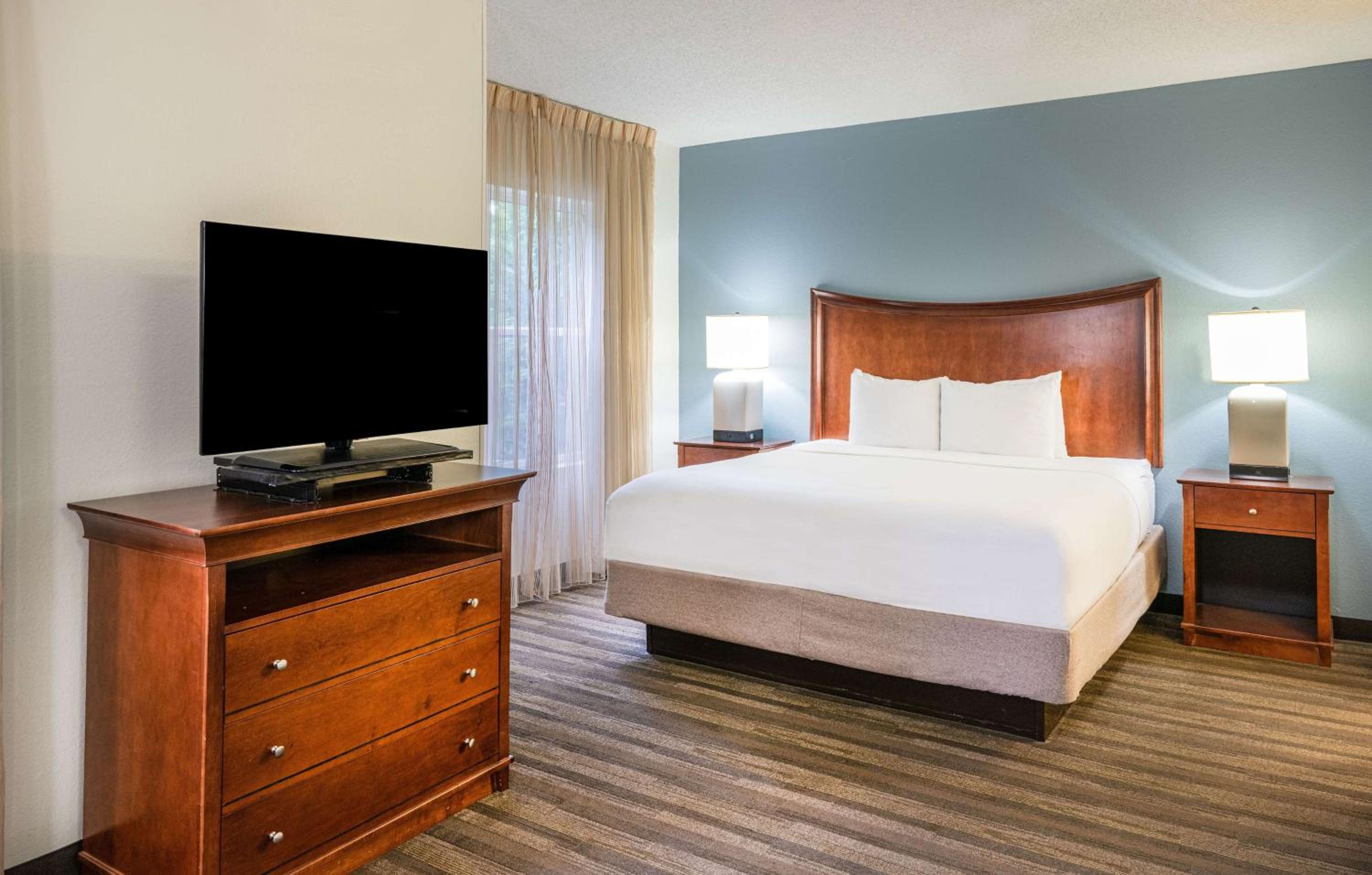 Hyatt House Herndon/Reston - Property Image 2