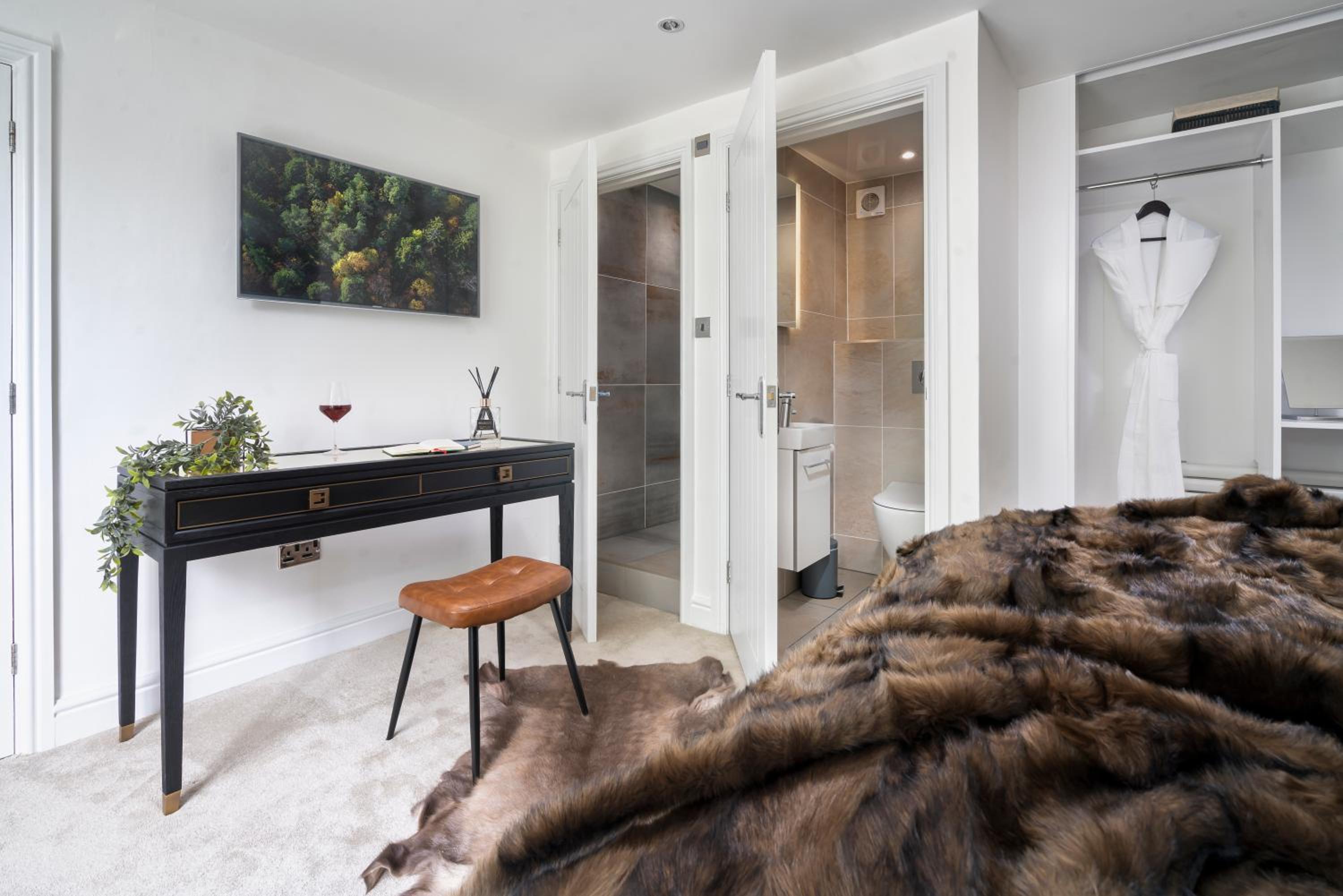 Luxury Hot Tub Cottage - Family & Pet Friendly view 4