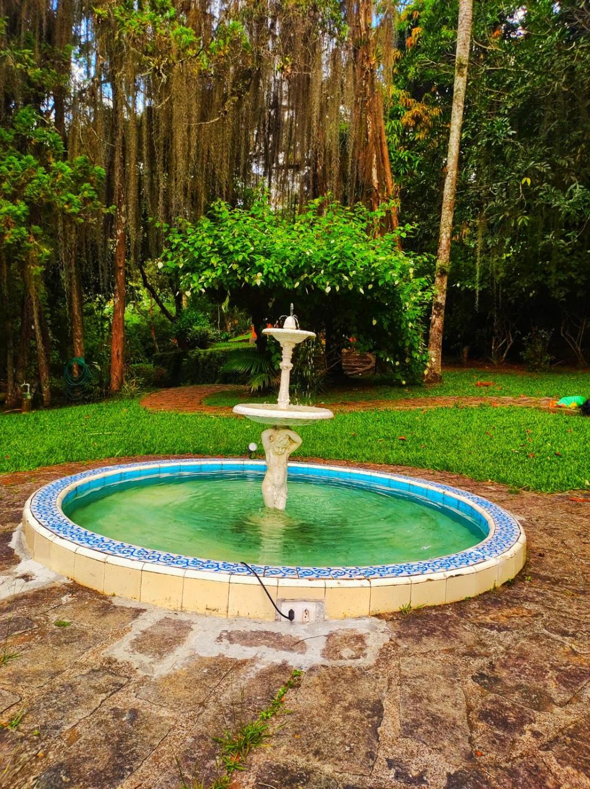 Estrada do Carangola 2148 Amoedo