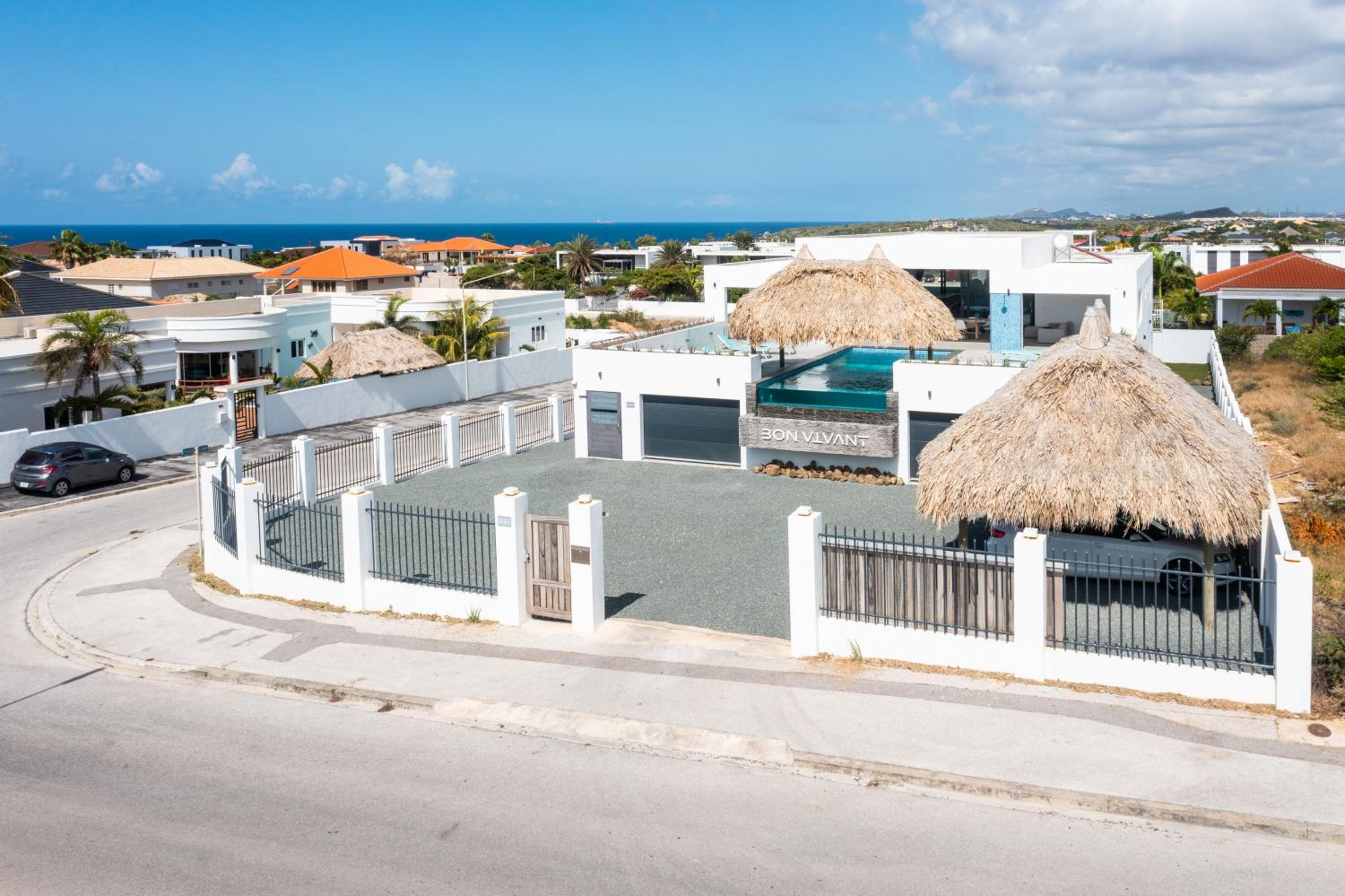Villa met zeezicht & infinitypool Jan Thiel Curacao