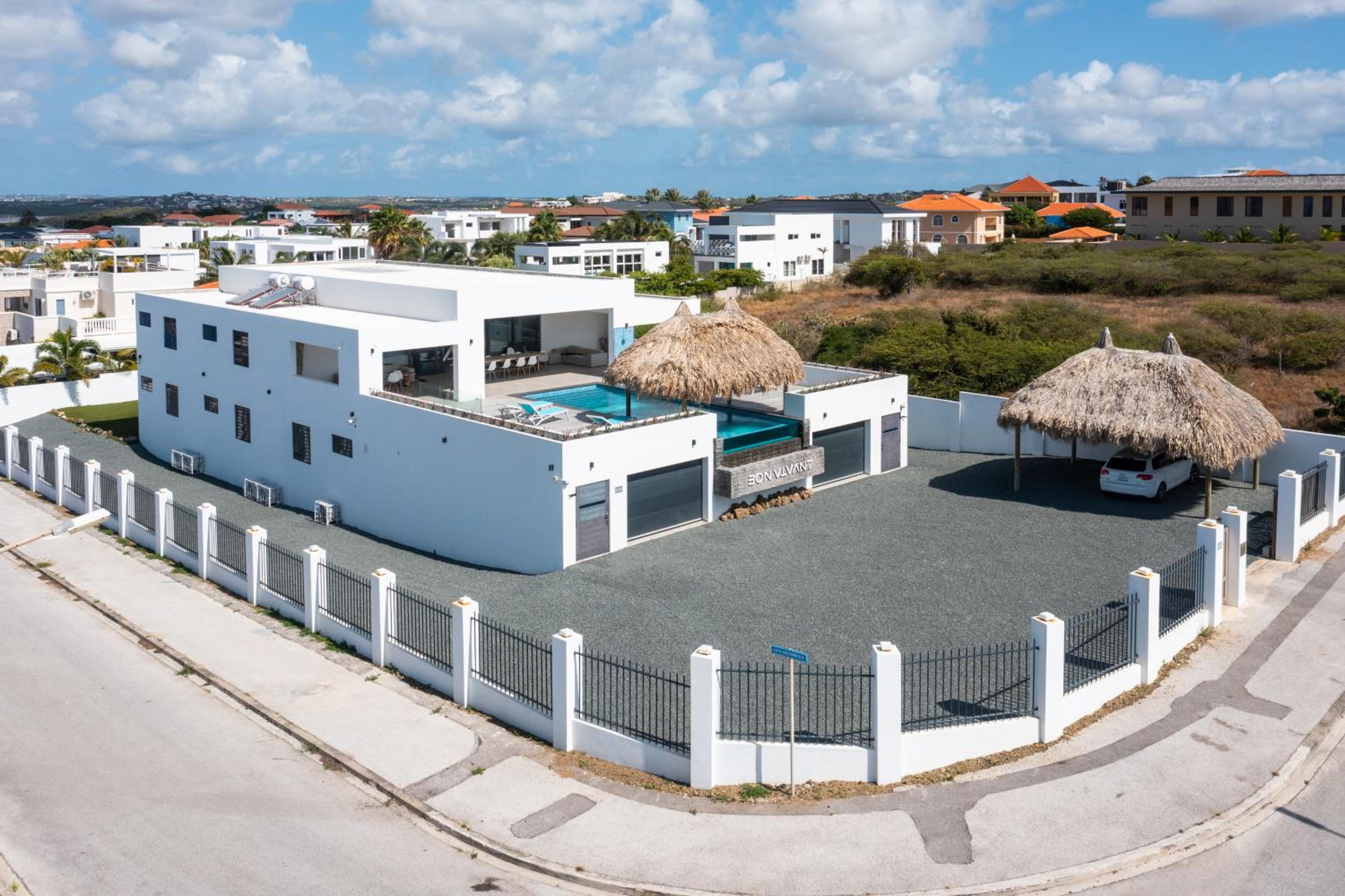 Villa met zeezicht & infinitypool Jan Thiel Curacao