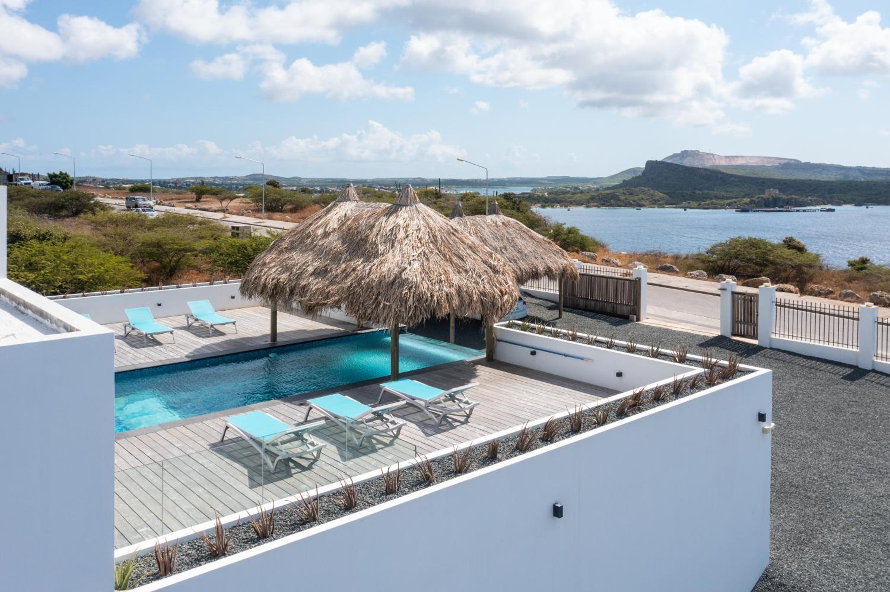 Villa met zeezicht & infinitypool Jan Thiel Curacao