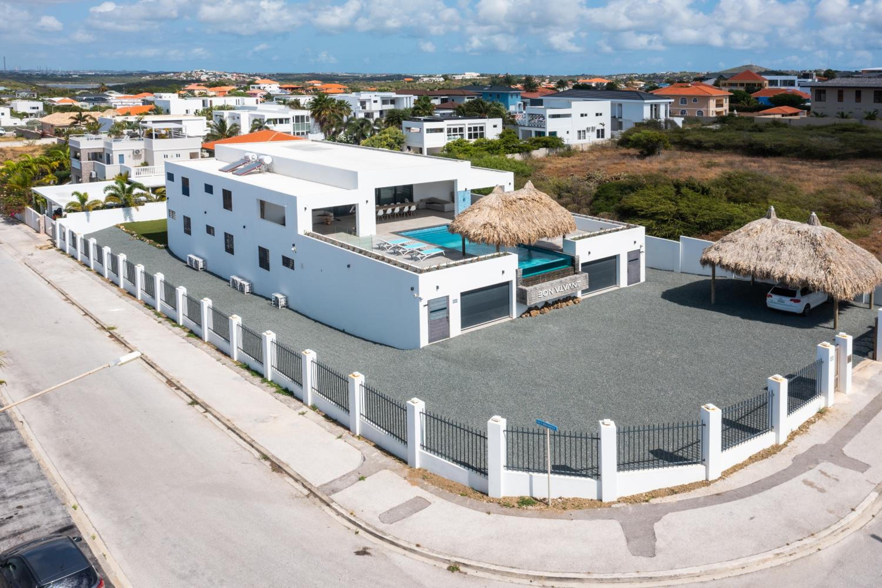 Villa met zeezicht & infinitypool Jan Thiel Curacao