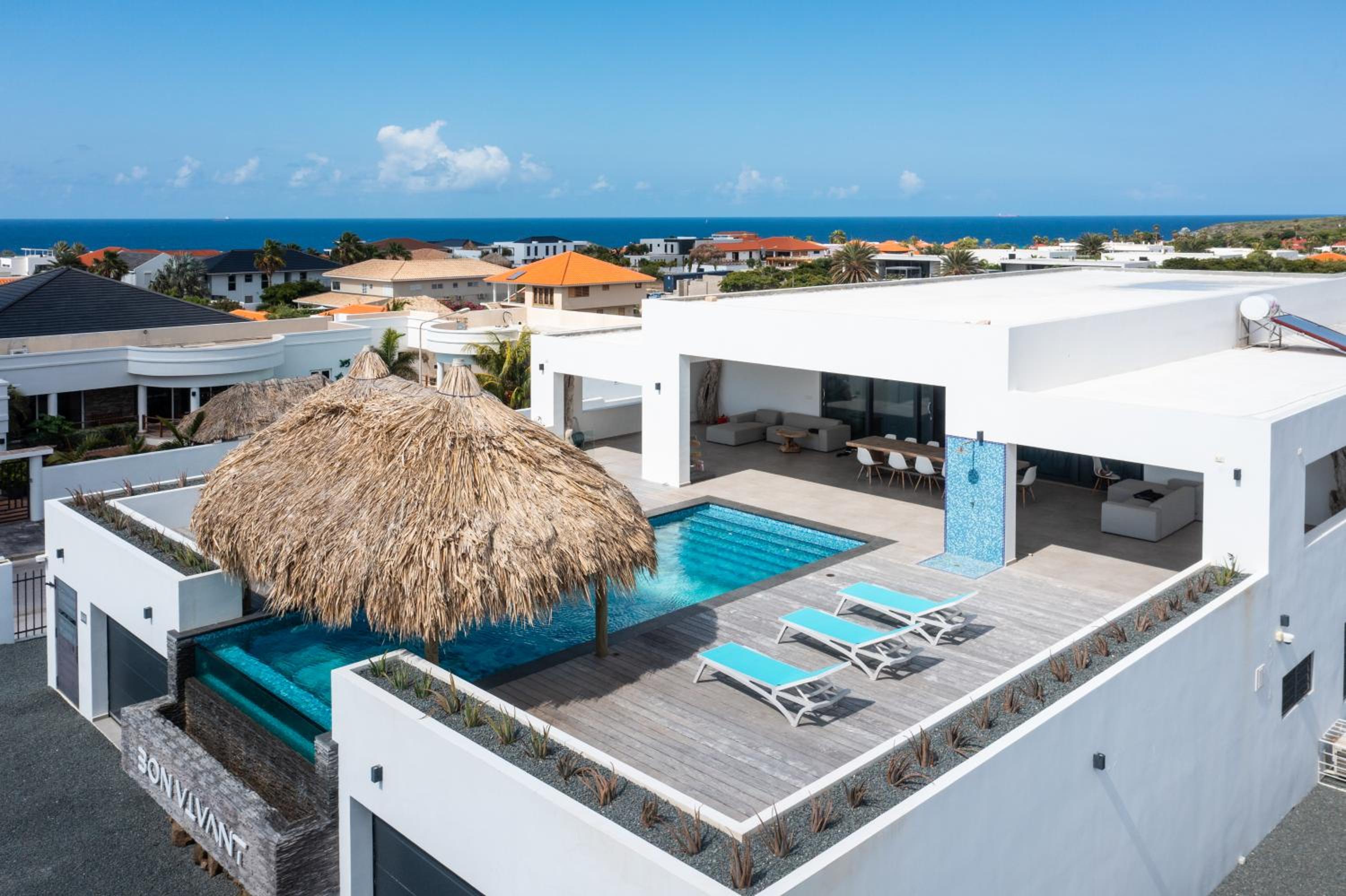 Villa met zeezicht & infinitypool Jan Thiel Curacao