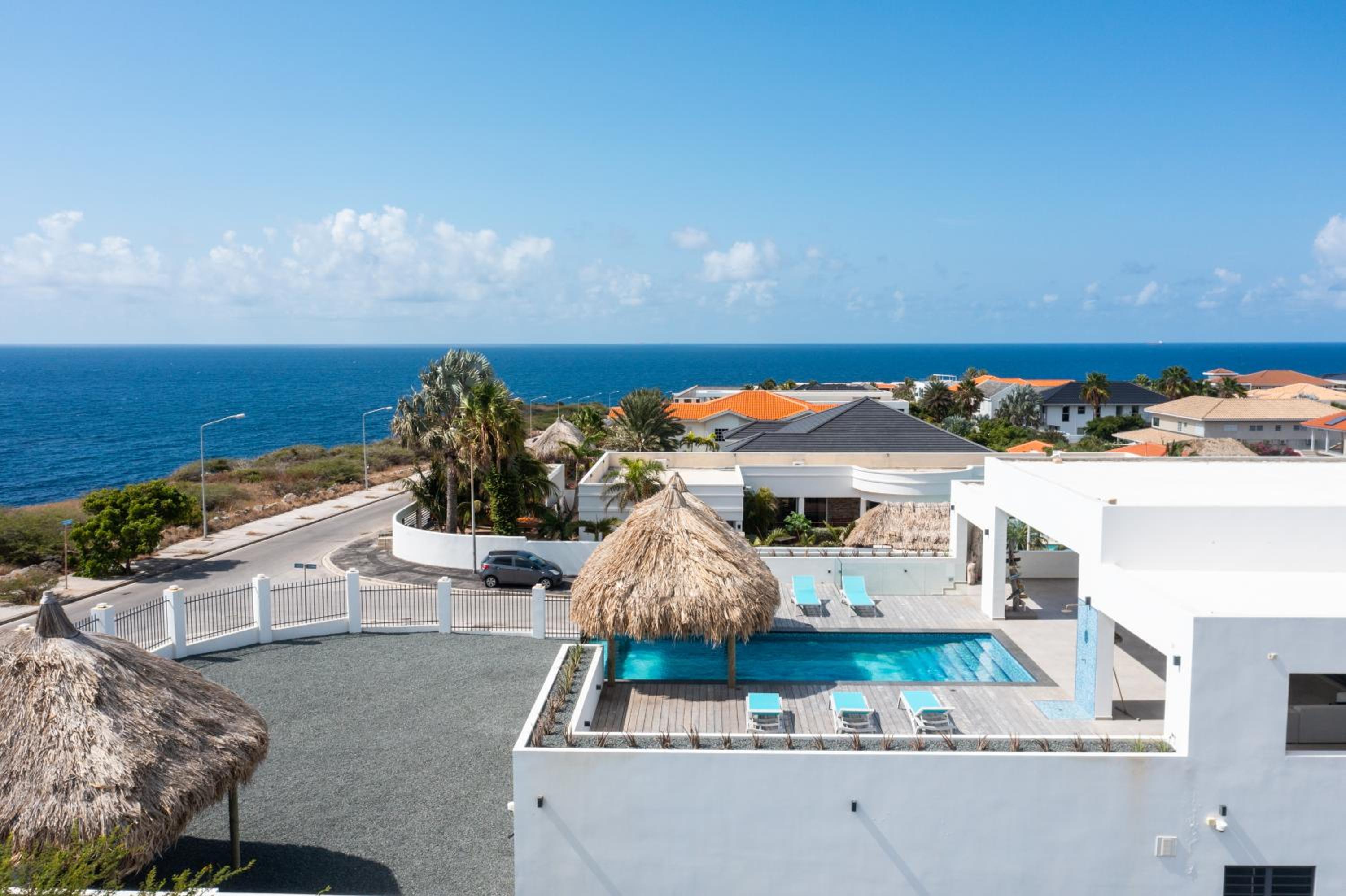 Villa met zeezicht & infinitypool Jan Thiel Curacao