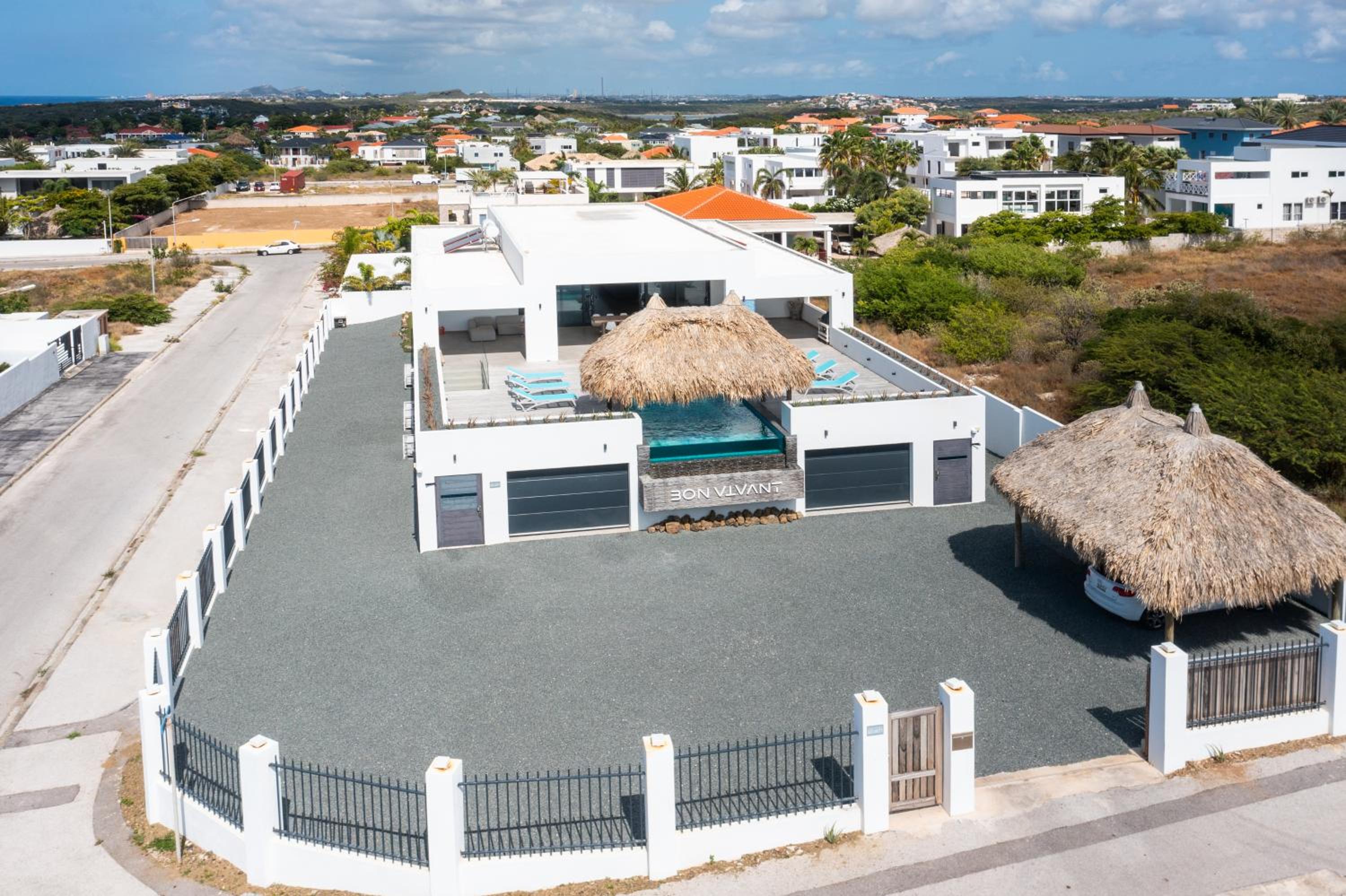 Villa met zeezicht & infinitypool Jan Thiel Curacao