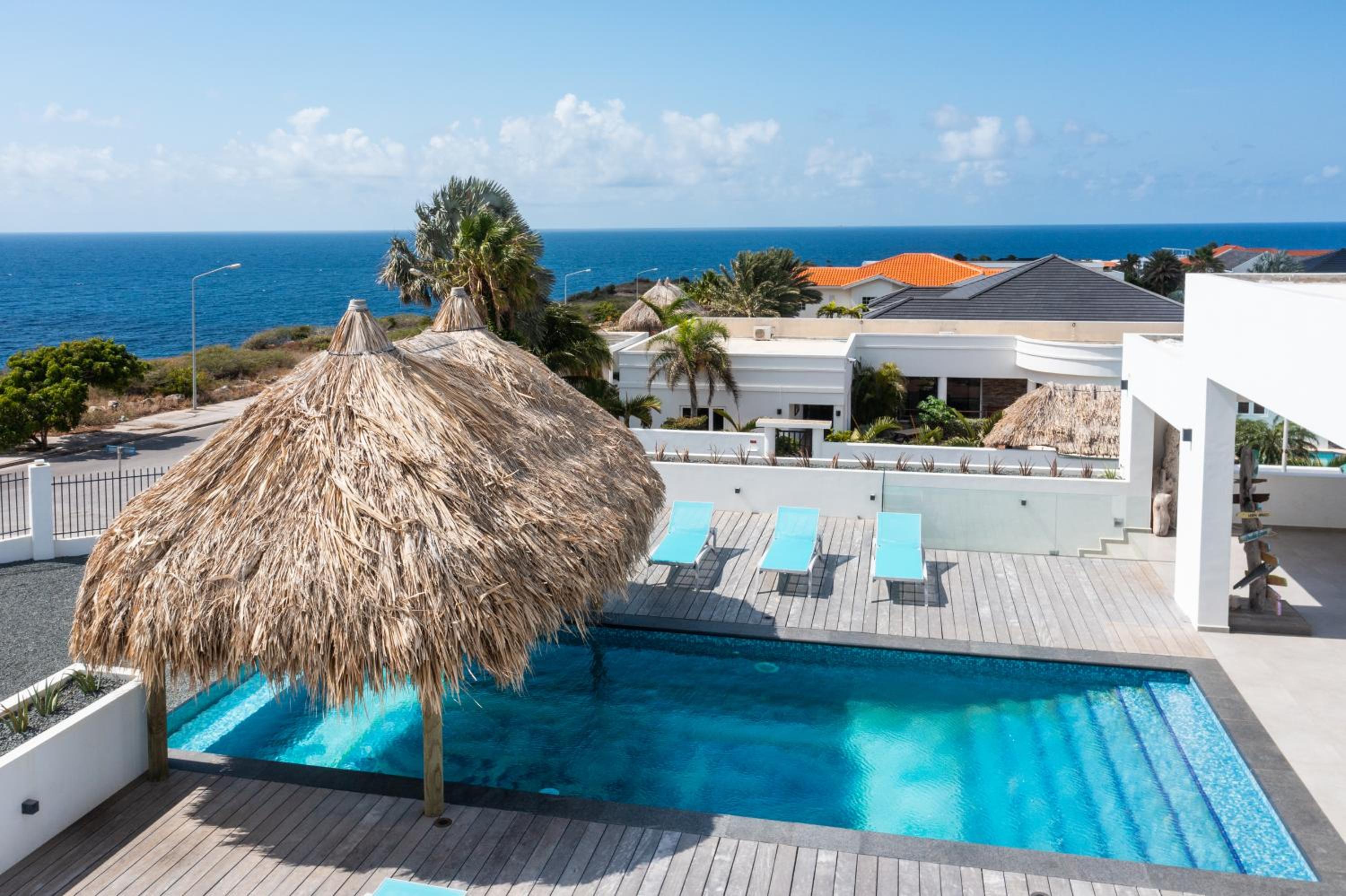 Villa met zeezicht & infinitypool Jan Thiel Curacao