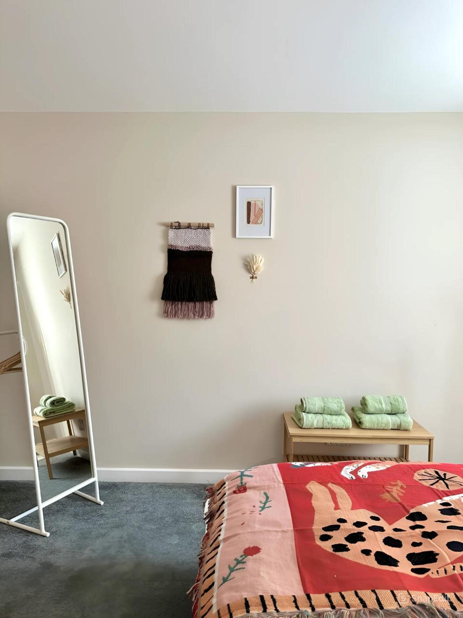 Central (yet tranquil) modern apartment with free Parking. Located in York's historical building view 4