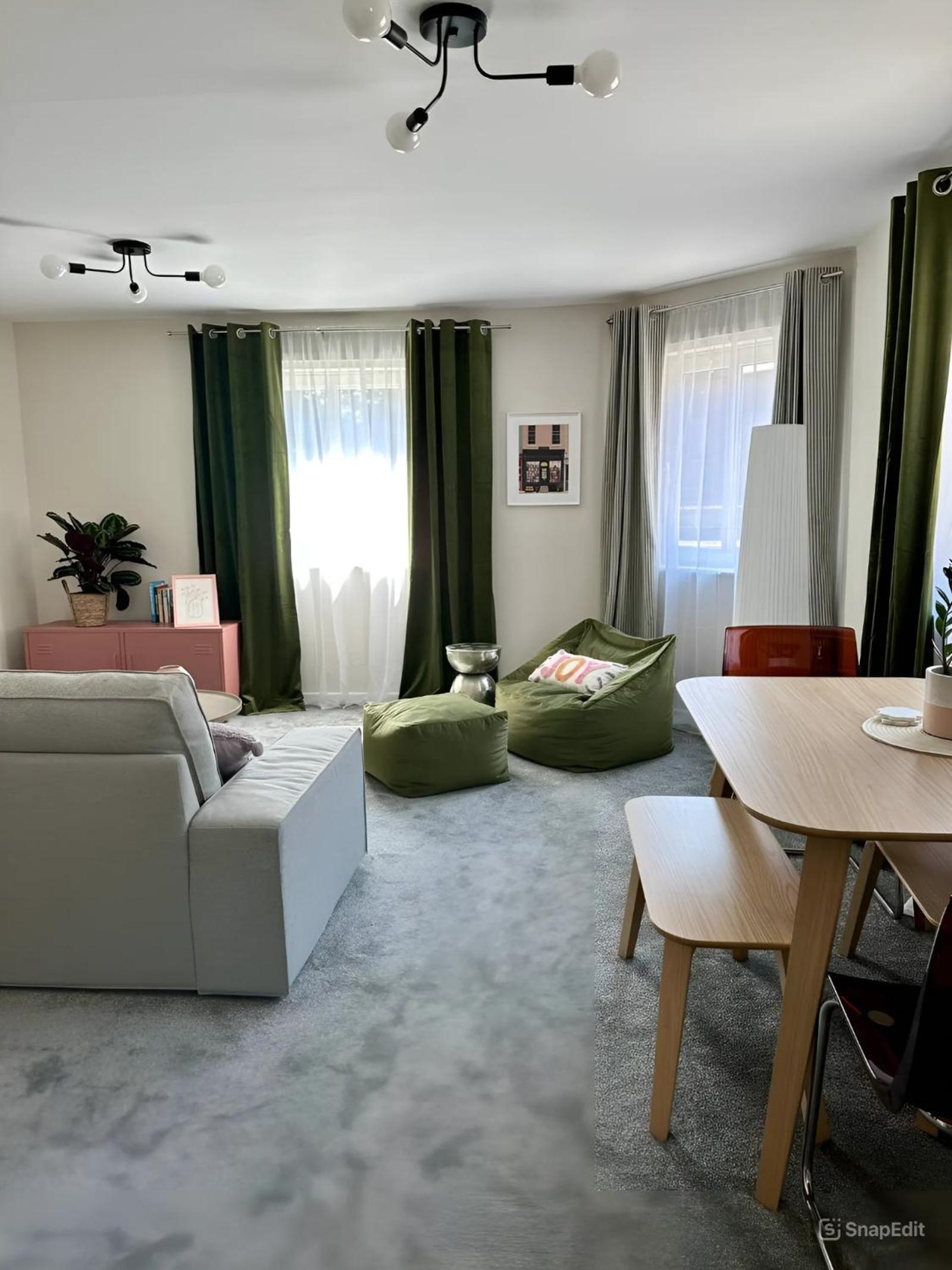 Central (yet tranquil) modern apartment with free Parking. Located in York's historical building view 3